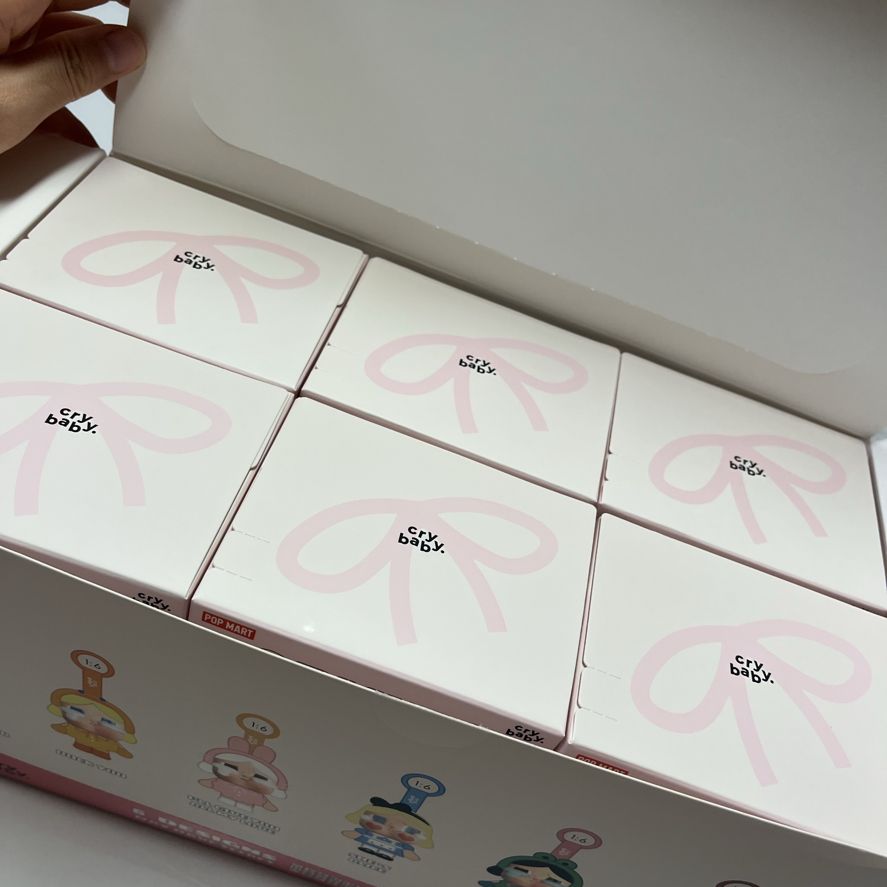 Pop Mart Crybaby Crying Again Series Plush Keyring Sealed Case (6 Blind Boxes) 착용 스타일 - 2