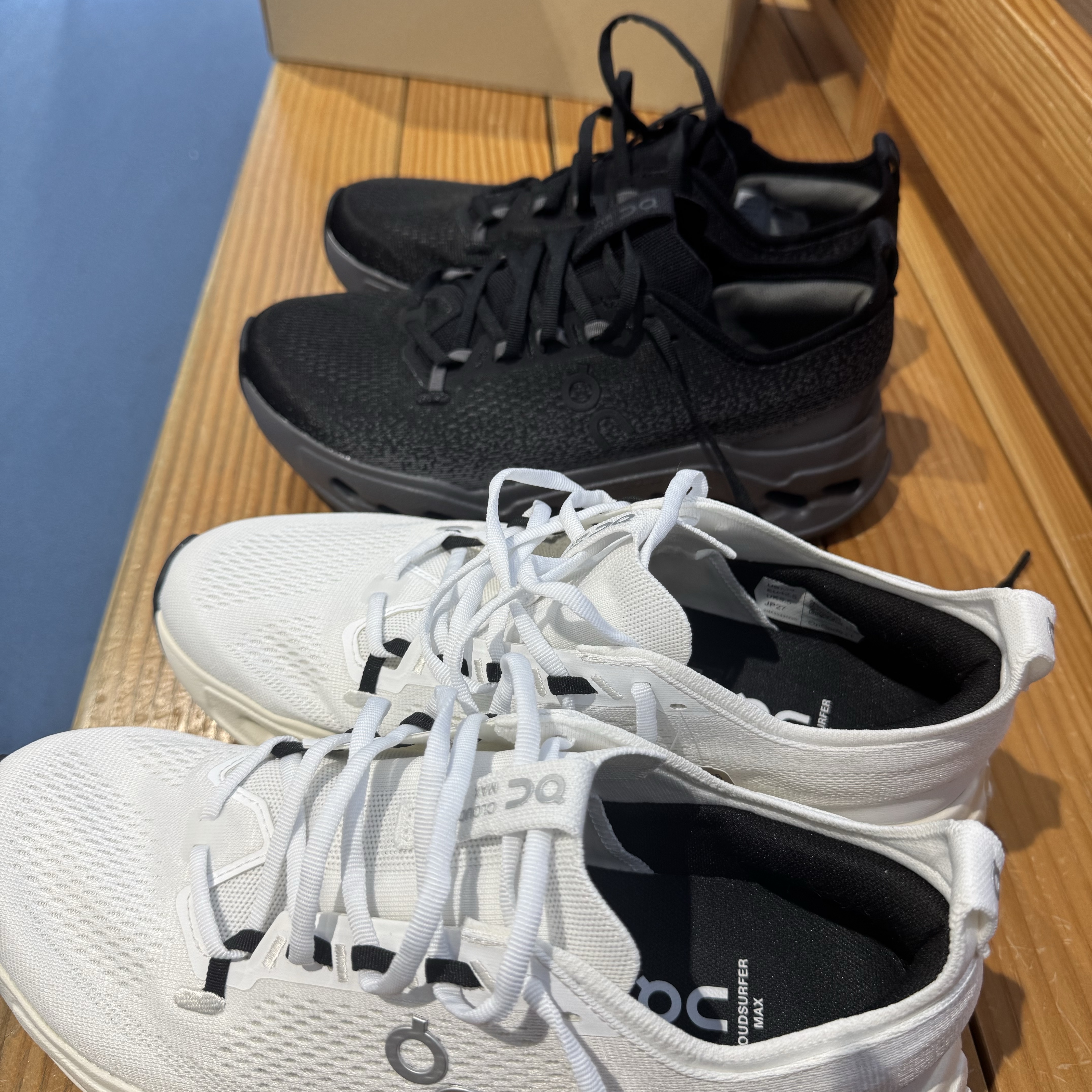 On Running Lightweight Cap Black, Hermes Izmir Sandal Epsom & Bleu Encre Marron Acajou 착용 스타일 - 2