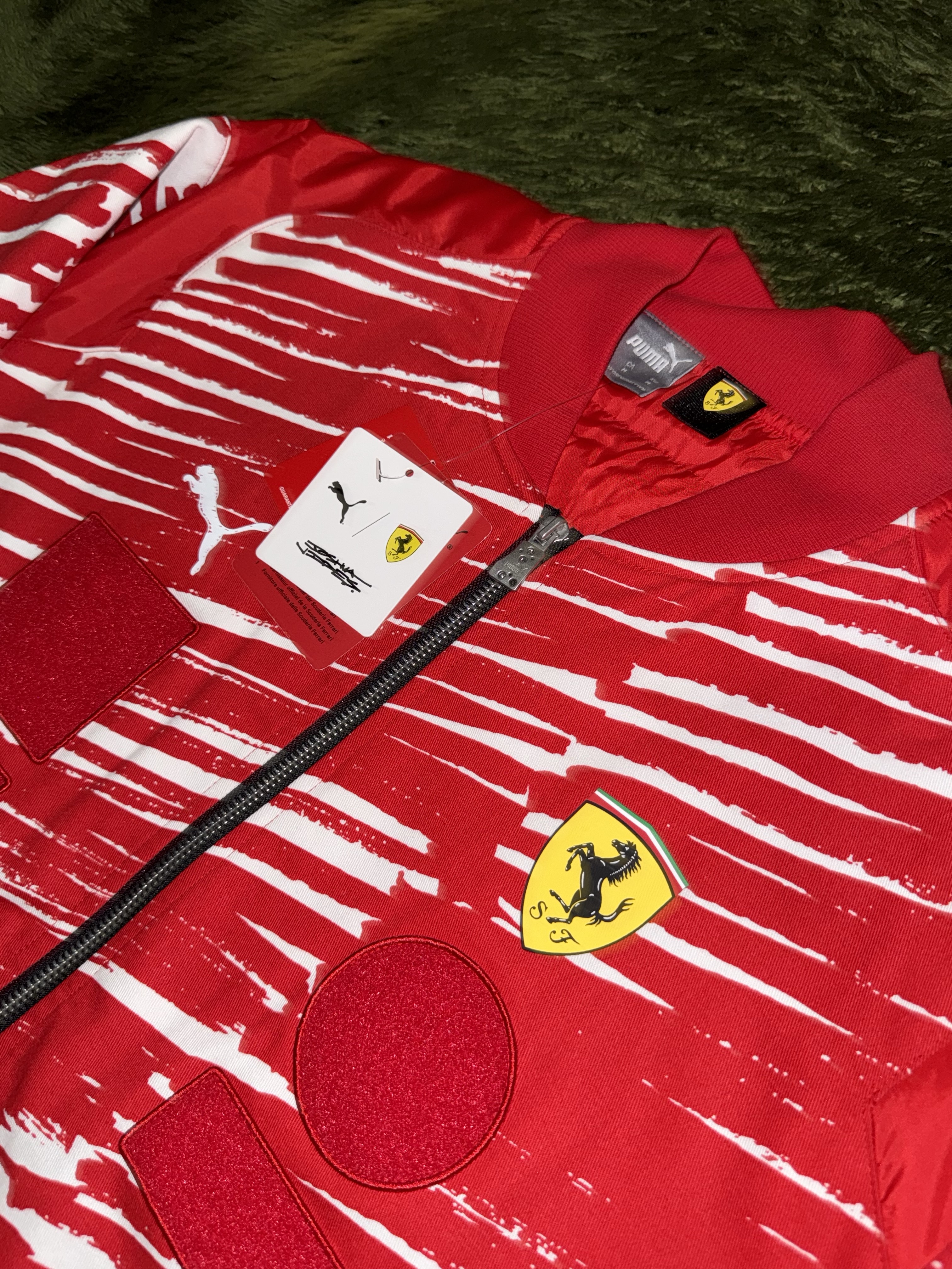 Puma x Ferrari x Joshua Vides Race Jacket Red White 착용 스타일 - 2