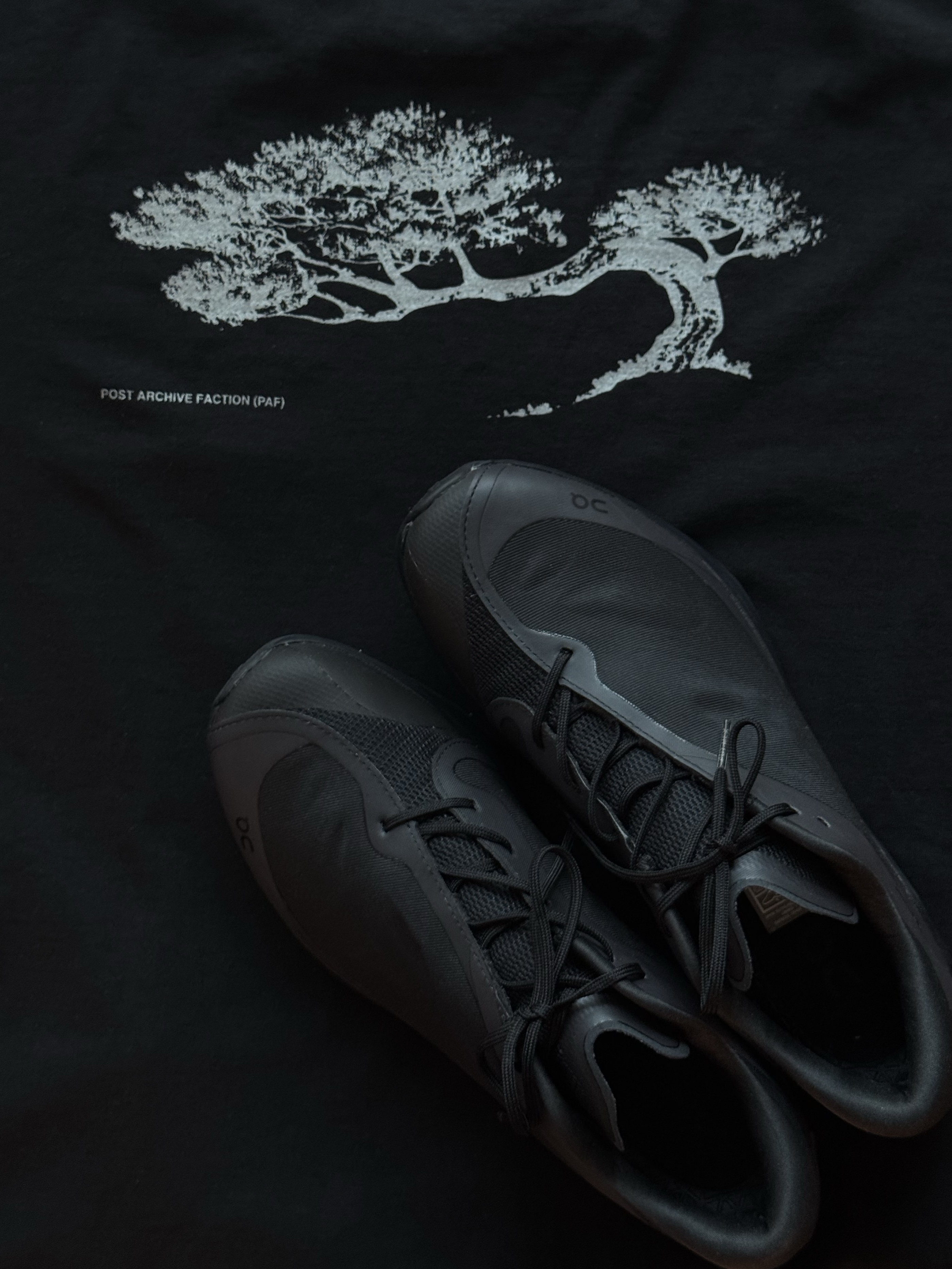 On Running x Post Archive Faction (Paf) Cloudventure Peak All Black, Post Archive Faction (Paf) Souvenir T-Shirt 3 Black 착용 스타일