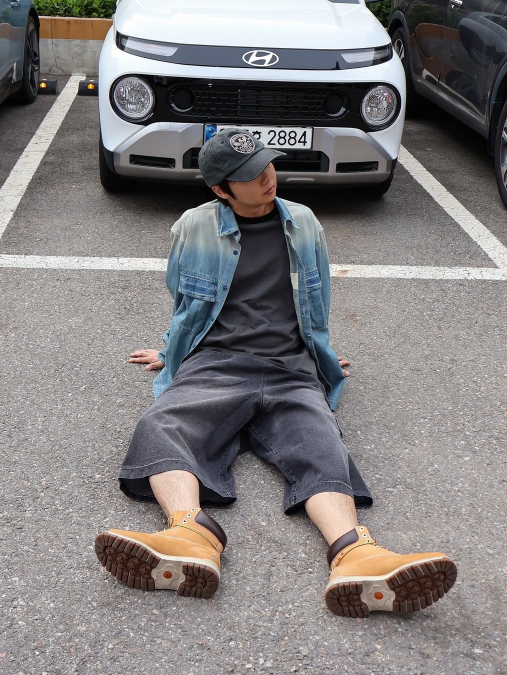 SLOW RECORD HOUSE Carpenter Bermuda Wide Denim Pants Black 착용 스타일 - 2
