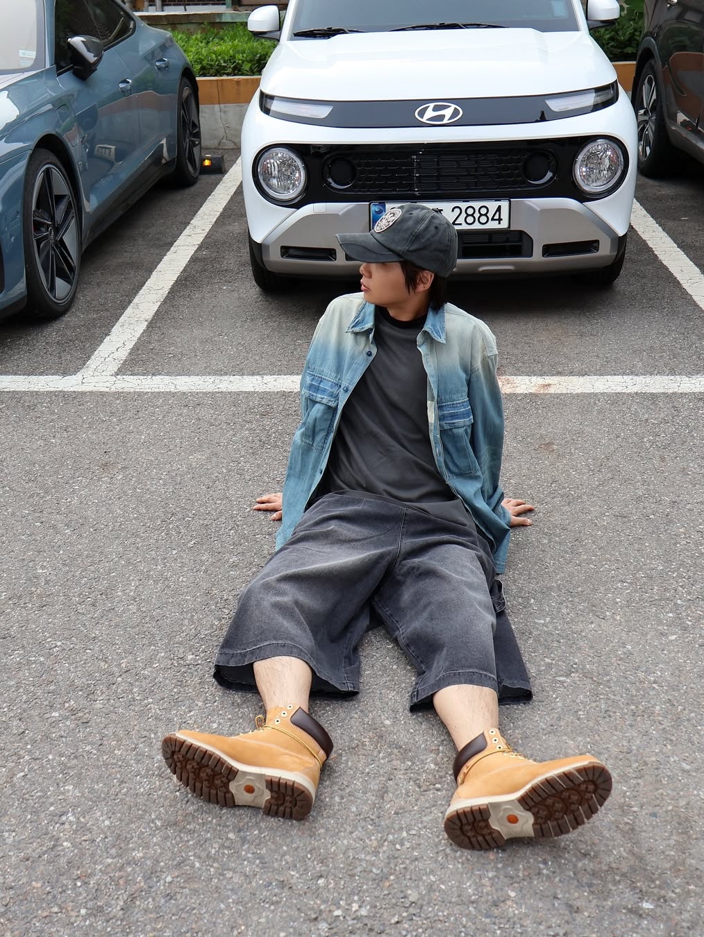 SLOW RECORD HOUSE Carpenter Bermuda Wide Denim Pants Black 착용 스타일 - 3