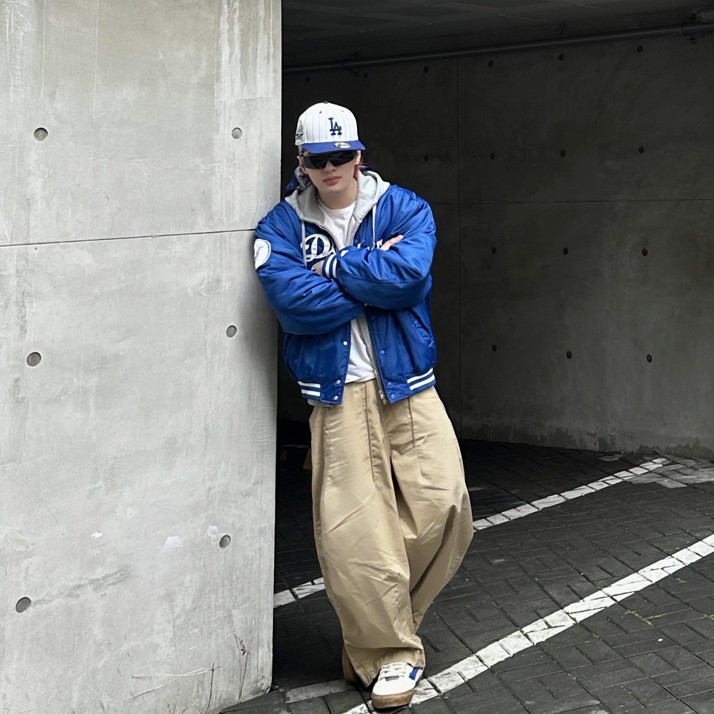 New Era MLB Seoul Series LA Dodgers Nylon Jacket Blue, Needles H.D. Military Pants Khaki 착용 스타일 - 1