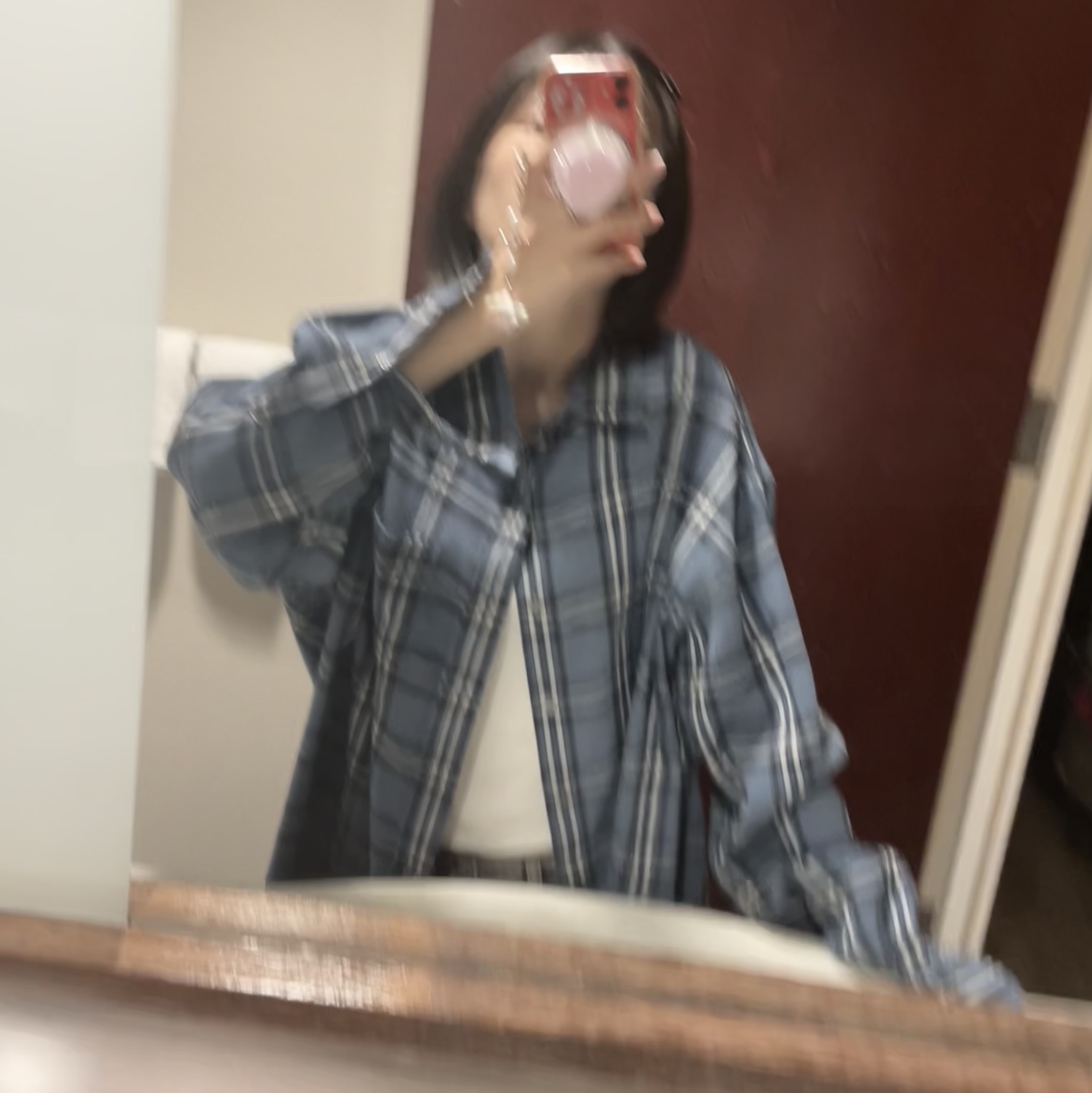Aviemuah Relaxed Check Shirt Blue 착용 스타일