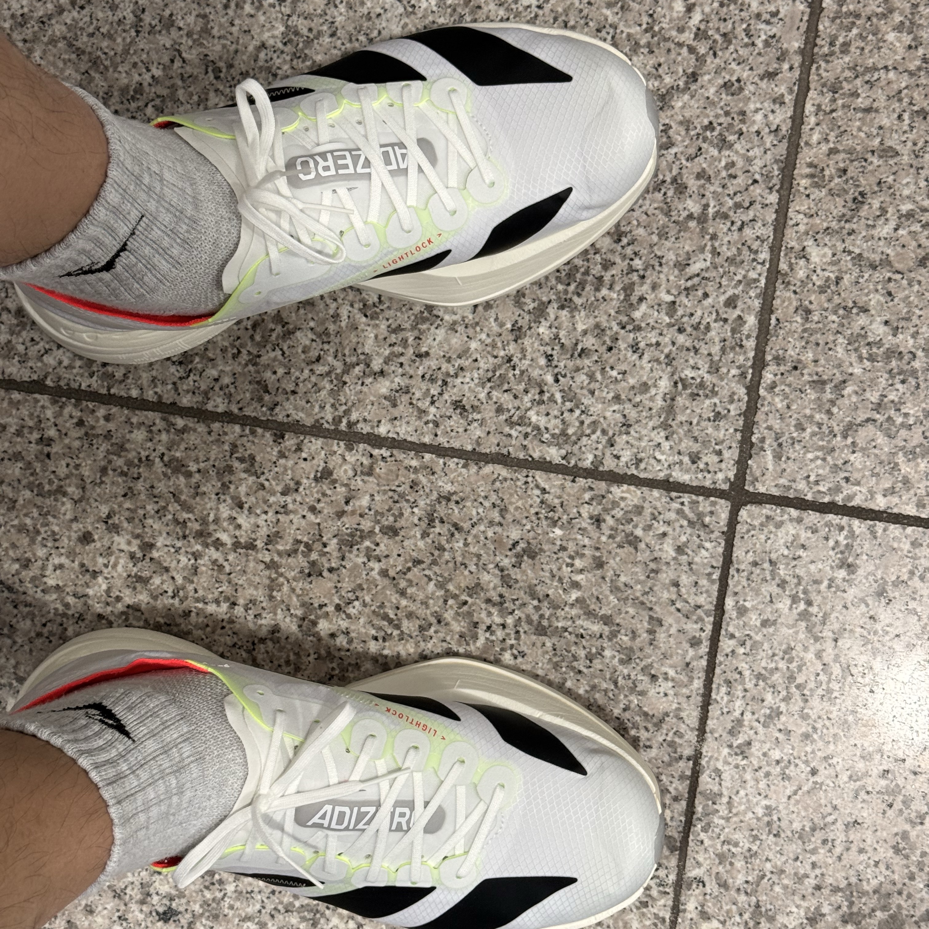 Adidas Adizero Adios Pro 4 Cloud White Core Black 착용 스타일