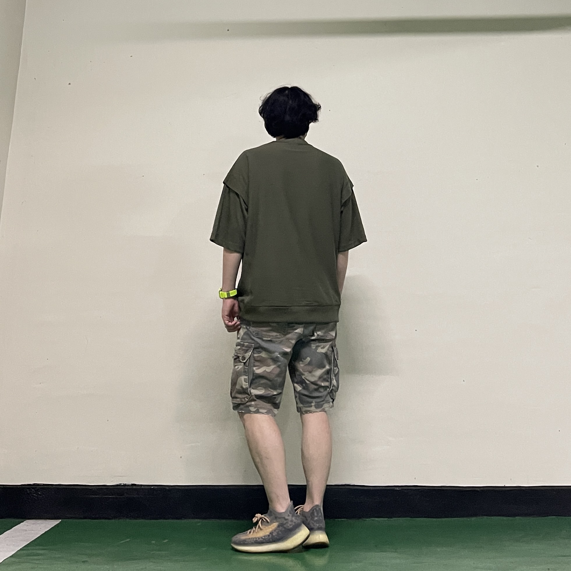 Adidas Yeezy Boost 380 Mist - Non-Reflective, GU x Undercover Half Sleeve Sweatshirt Olive 착용 스타일 - 2