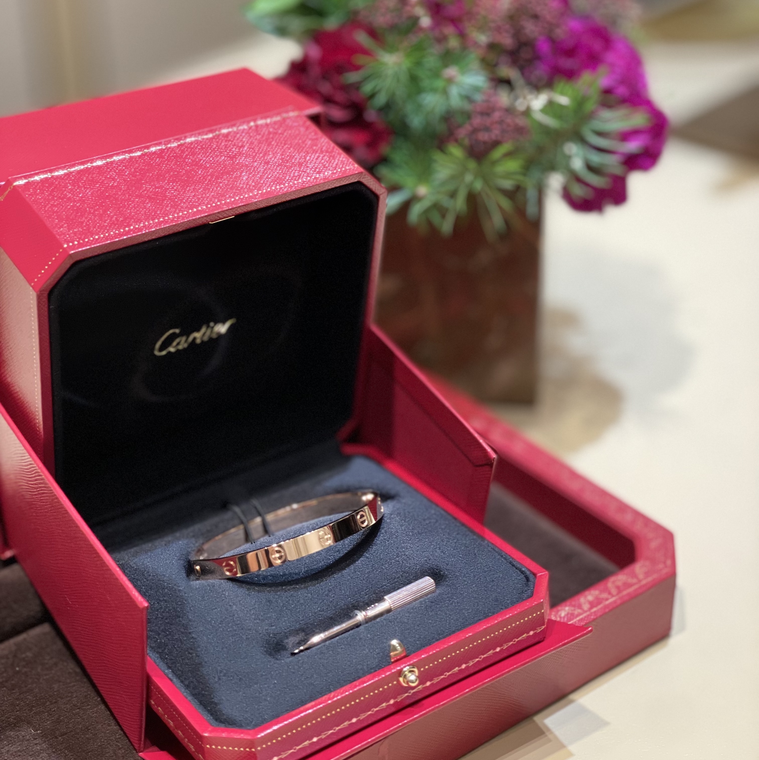 Cartier Love Bracelet Rose Gold 착용 스타일