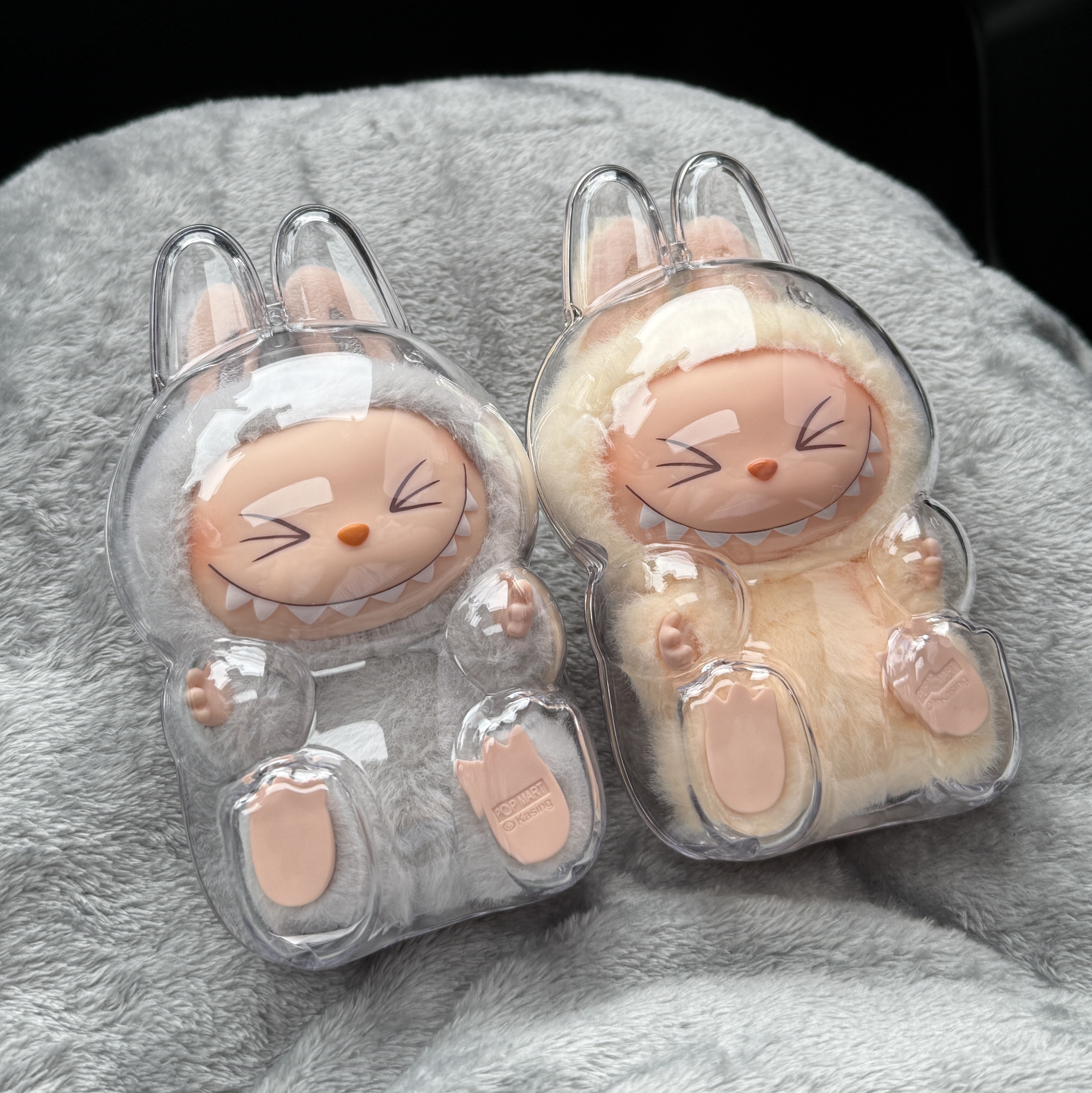 Pop Mart Labubu Let's Play Together Doll Series Sisi Keyring (Opened Case), Pop Mart Labubu Let's Play Together Doll Series Hehe Keyring (Opened Case) 착용 스타일 - 4