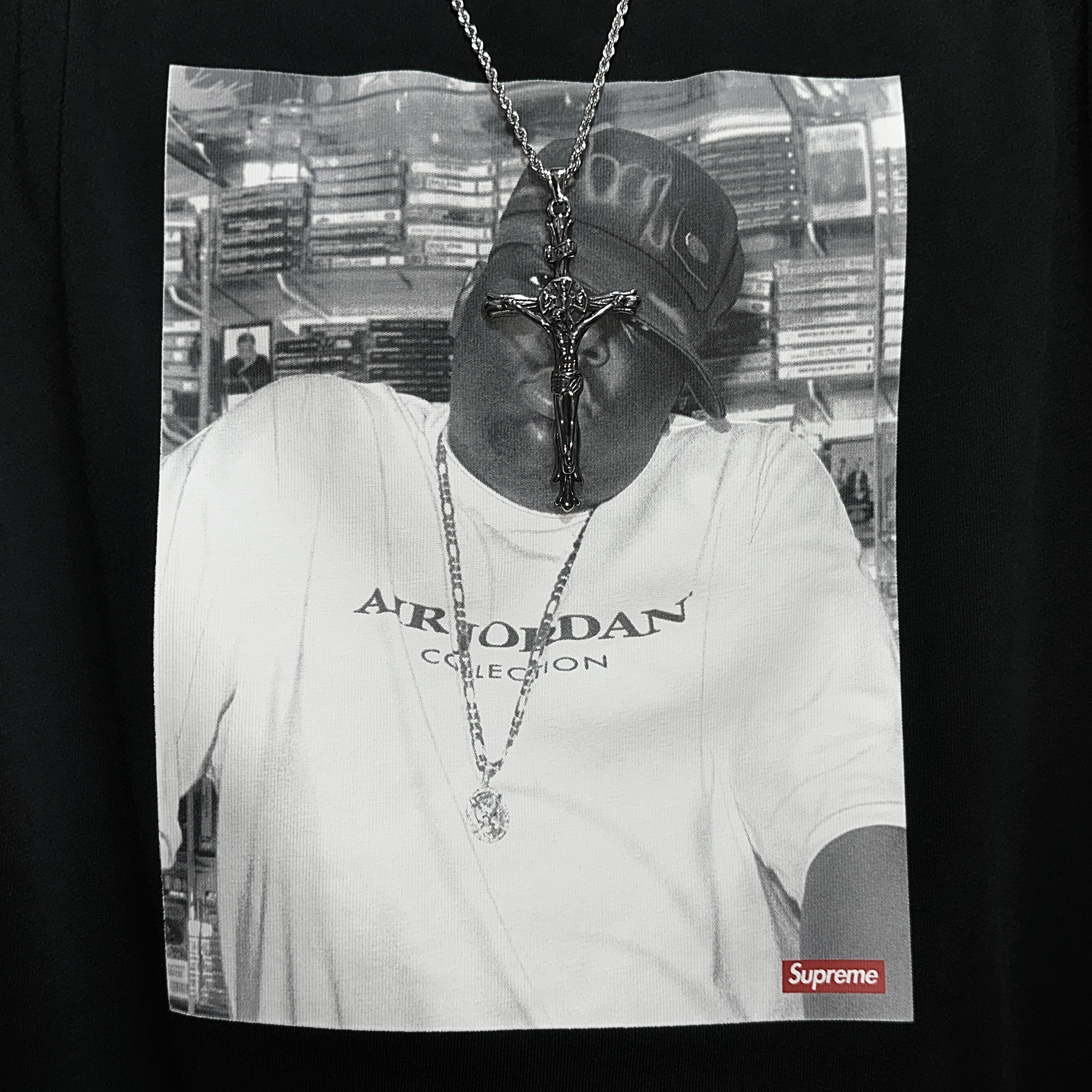 Supreme x Jordan Biggie S/S Top Black - 24FW, Supreme x Jordan Biggie S/S Top White - 24FW 착용 스타일 - 6