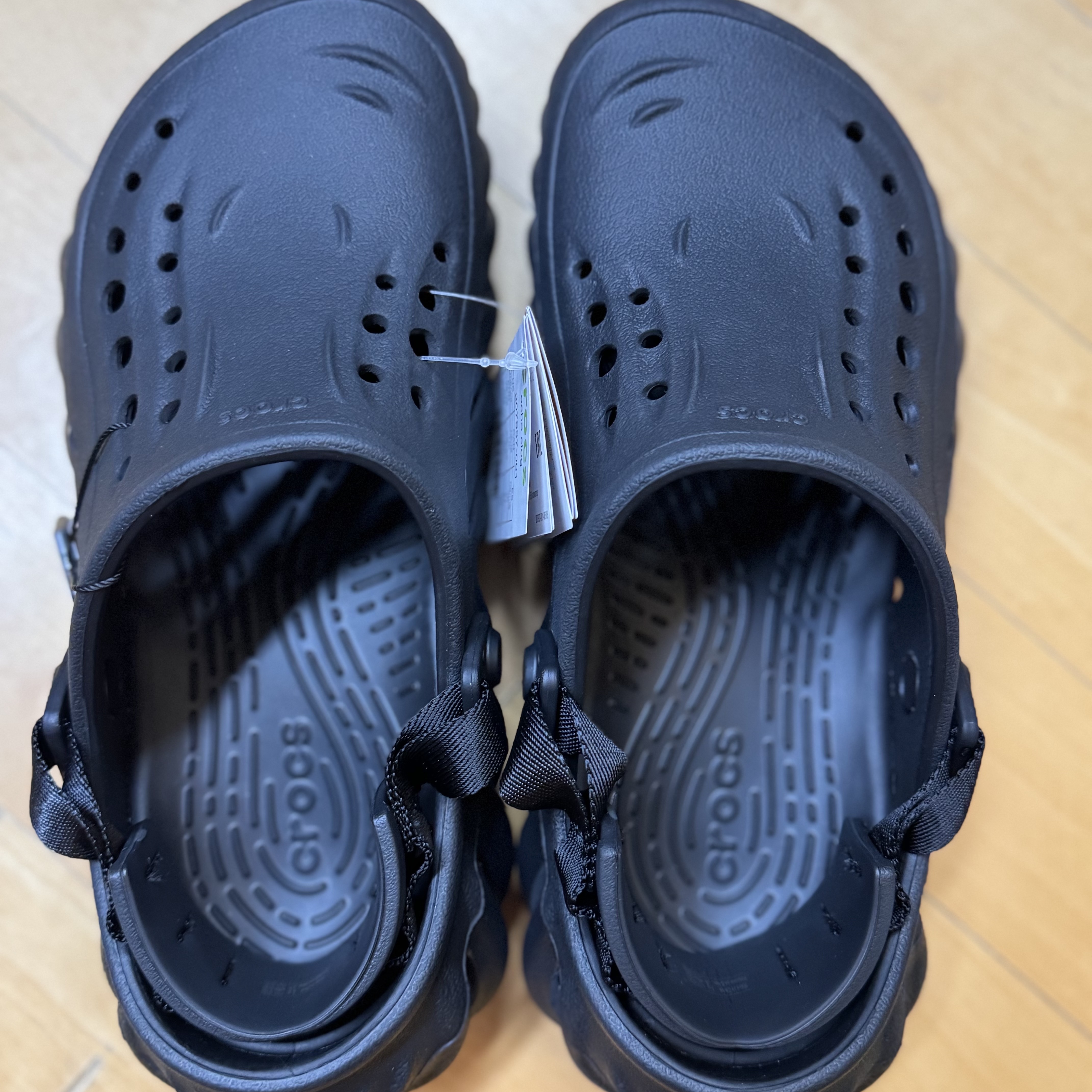 Crocs Echo Clog Black 착용 스타일 - 3