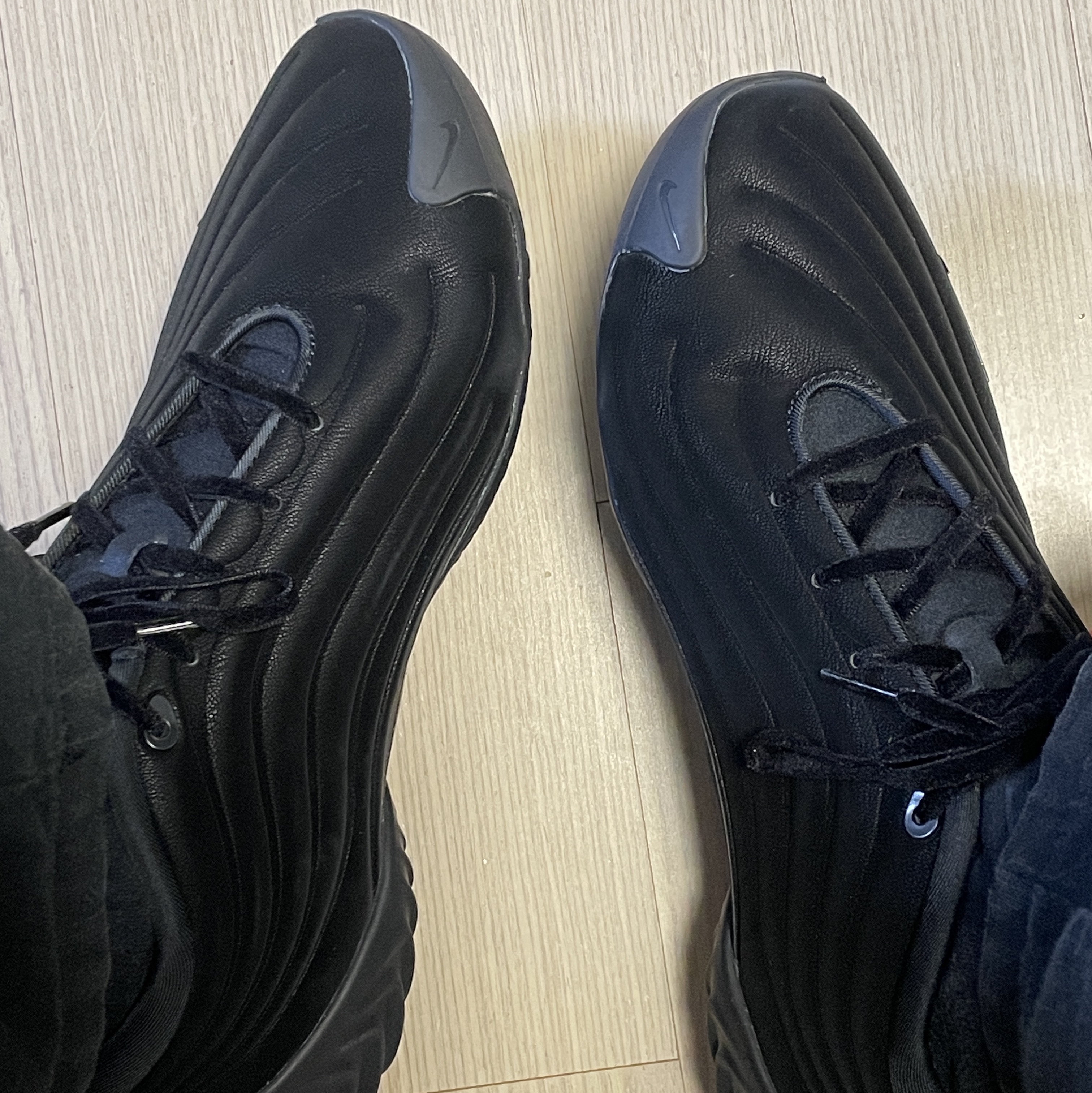(W) Nike Astra Ultra Triple Black 착용 스타일 - 1