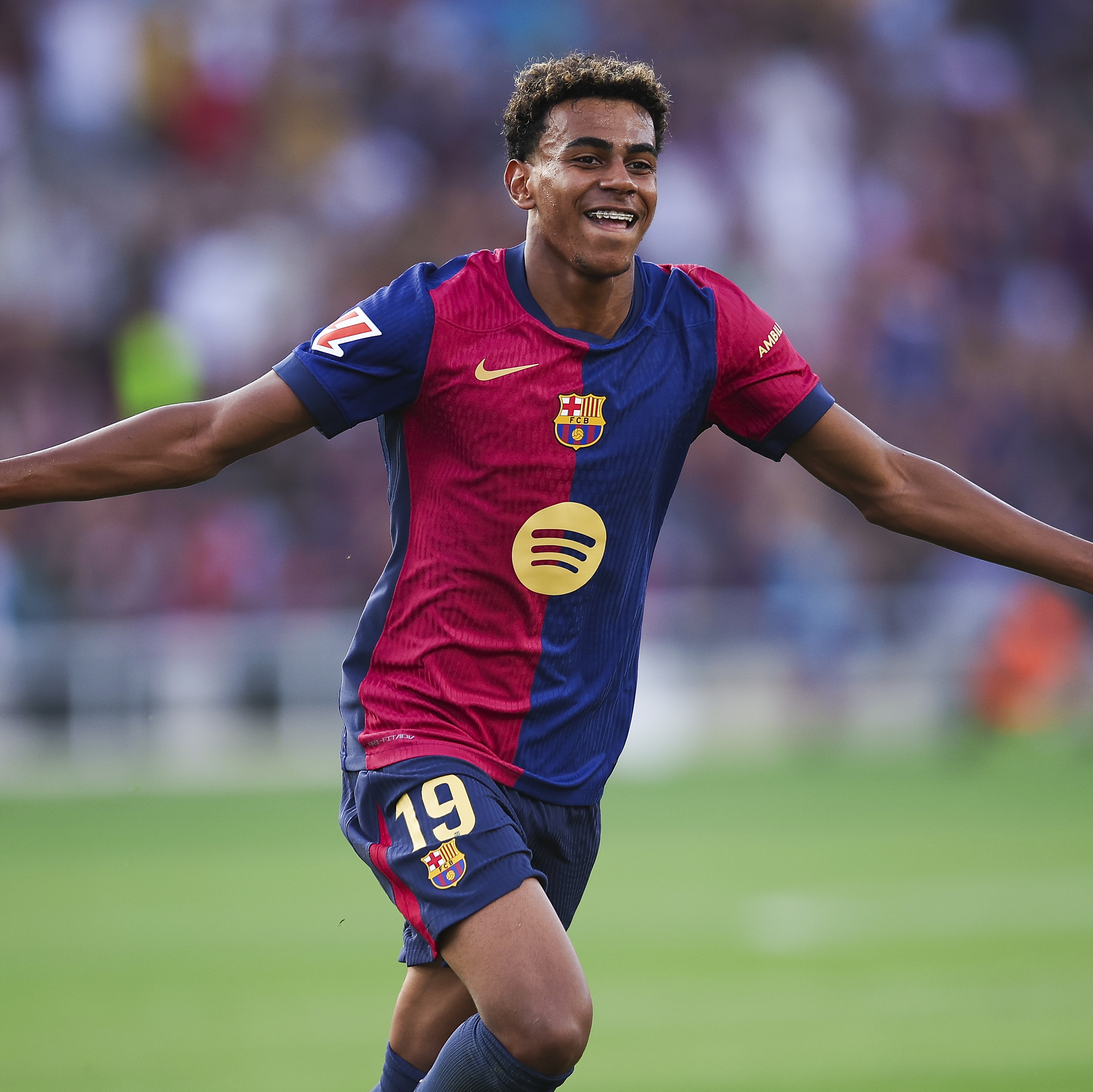 Nike FC Barcelona 2024/25 Dri-Fit Stadium Home Jersey Deep Royal Blue Noble Red (Non Marking Ver.) 착용 스타일