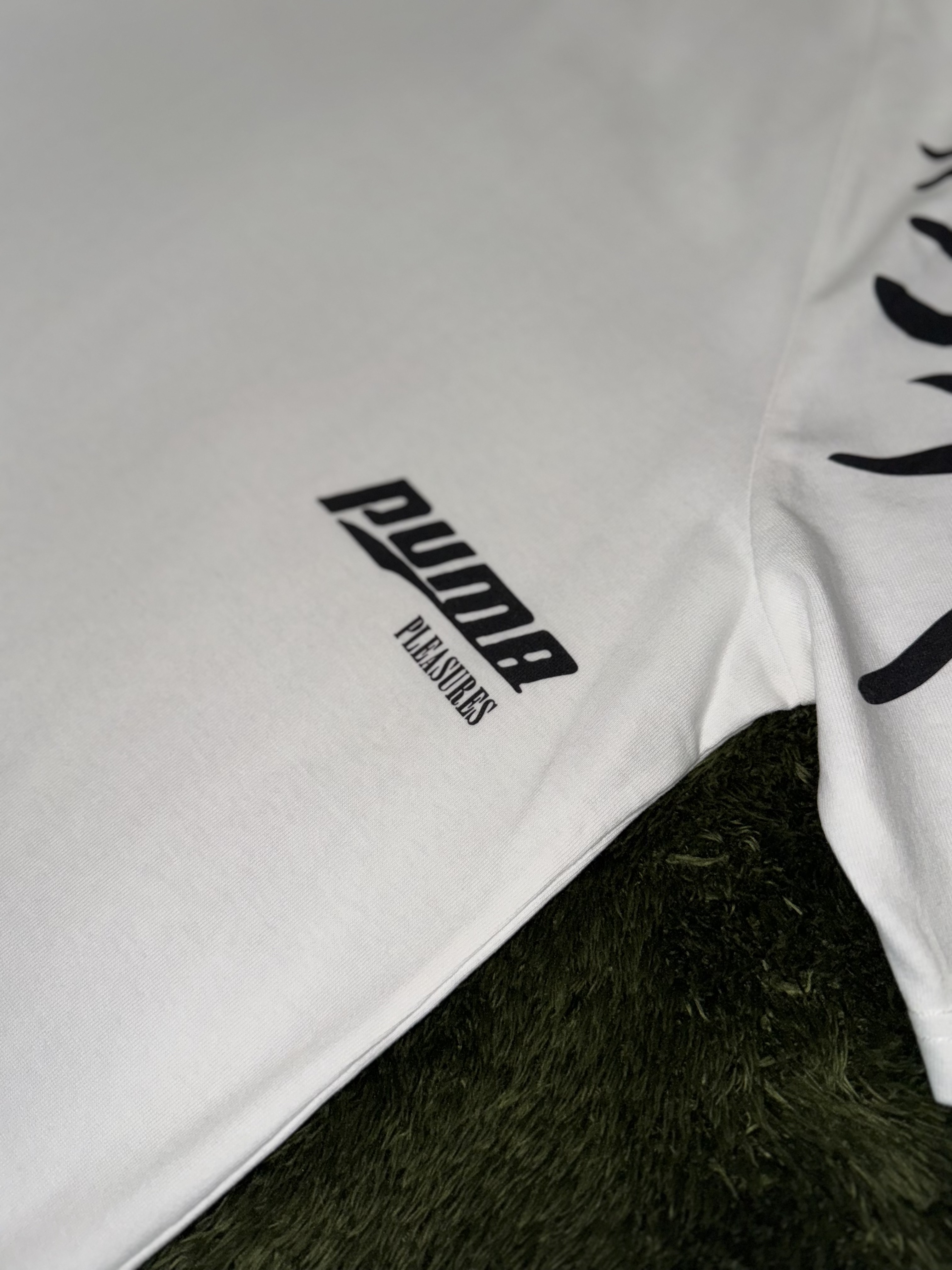 Puma x Pleasures Sun Graphic T-shirt White 착용 스타일 - 4