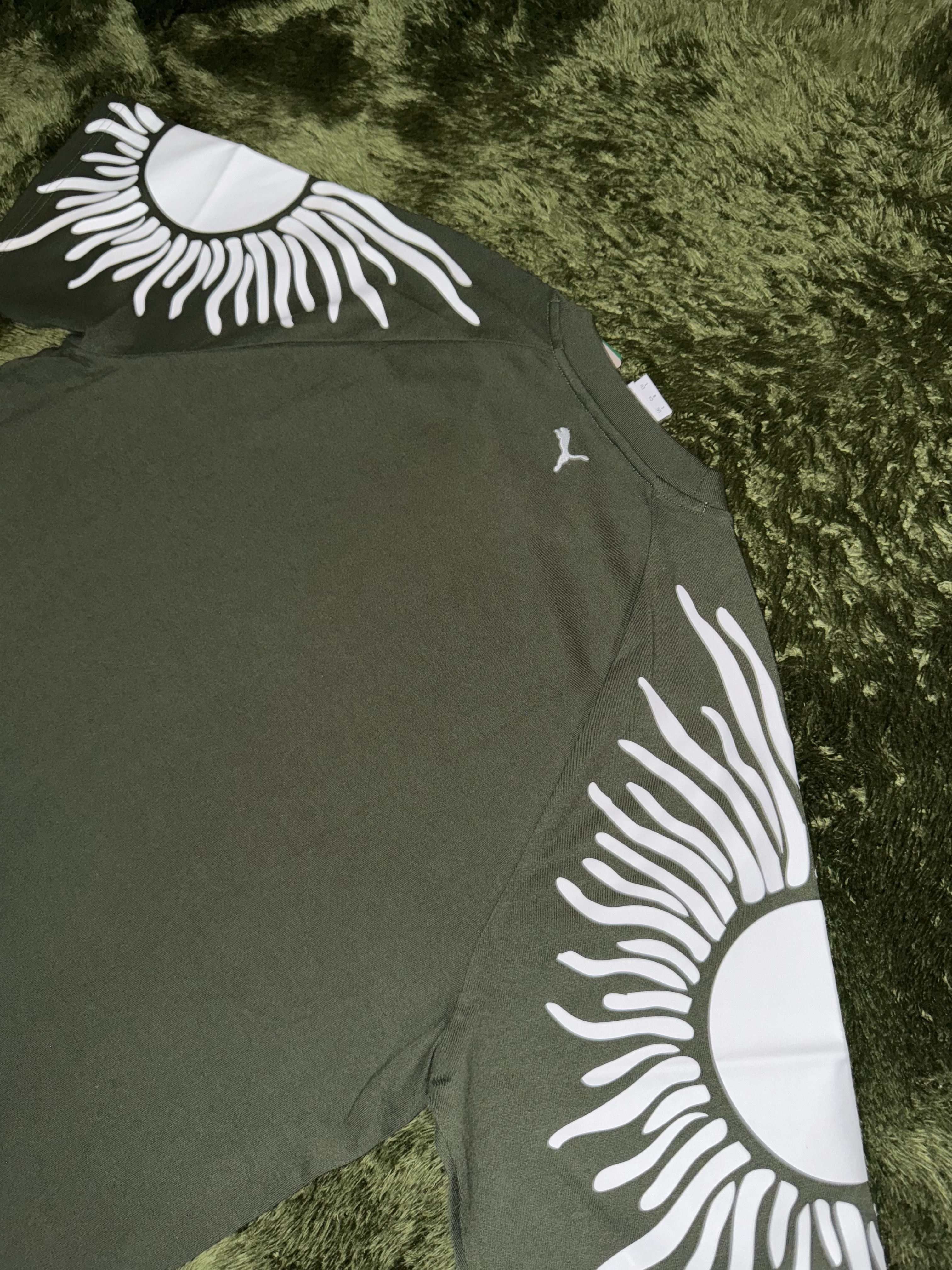 Puma x Pleasures Sun Graphic T-shirt Green 착용 스타일 - 8