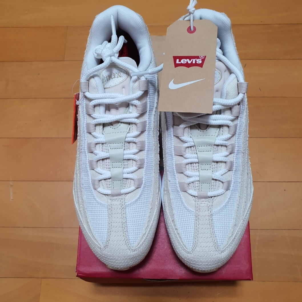 Nike x Levi's Air Max 95 White and Ecru 착용 스타일