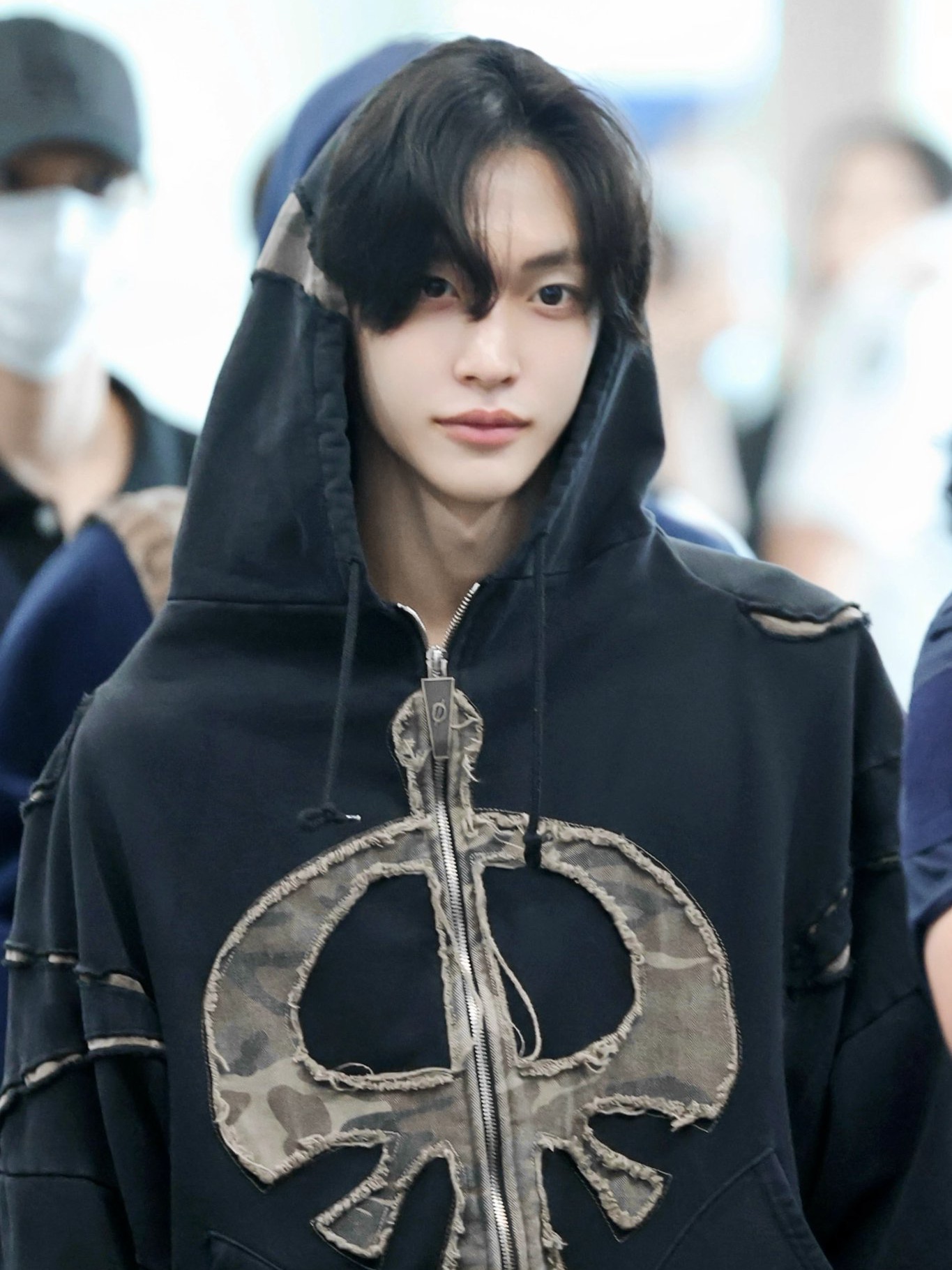 IATF x Skoot Grow Op Hood Zip Up Black 착용 스타일 - 3