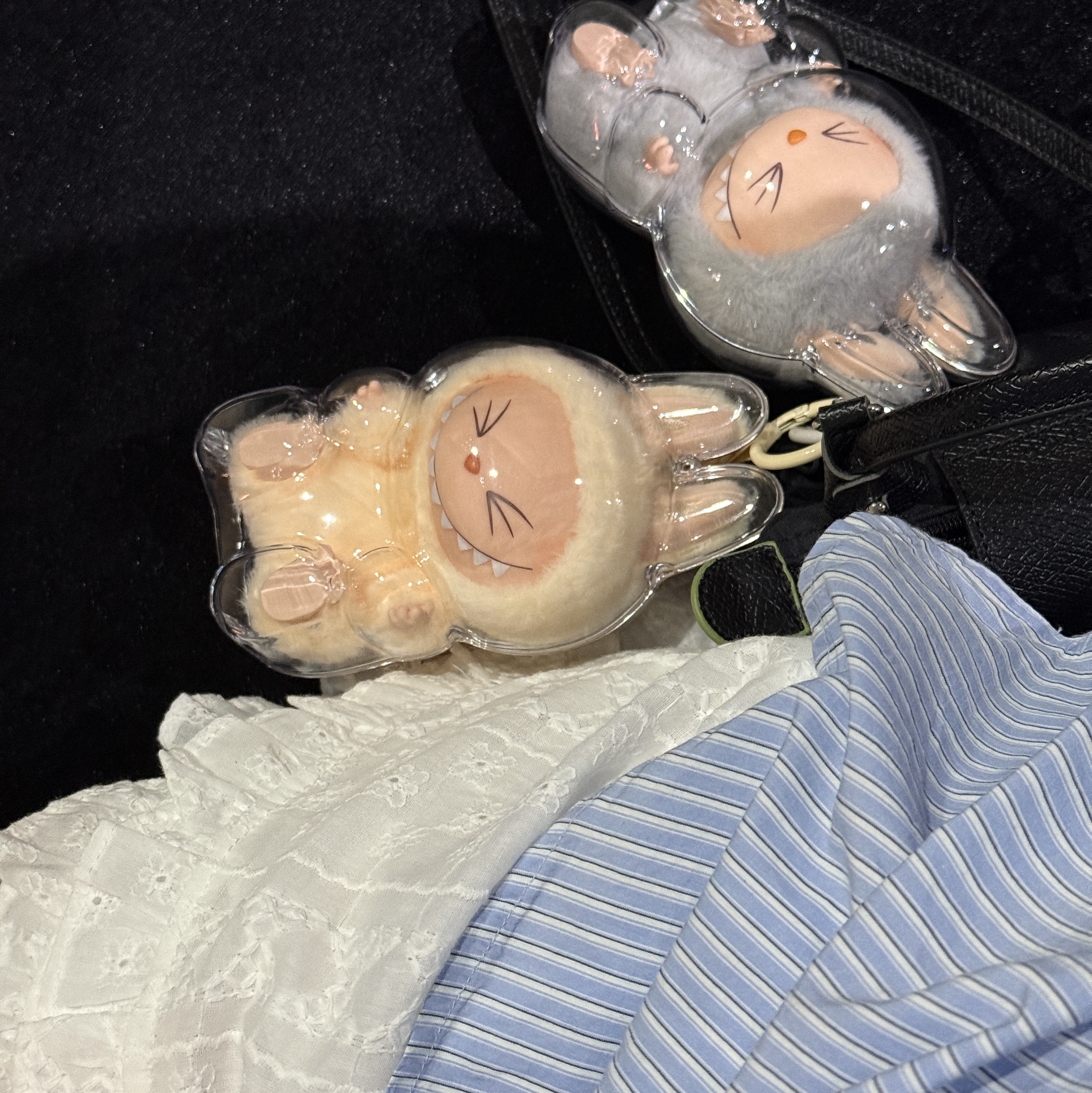 Pop Mart Labubu Let's Play Together Doll Series Sisi Keyring (Opened Case), Pop Mart Labubu Let's Play Together Doll Series Hehe Keyring (Opened Case) 착용 스타일 - 2
