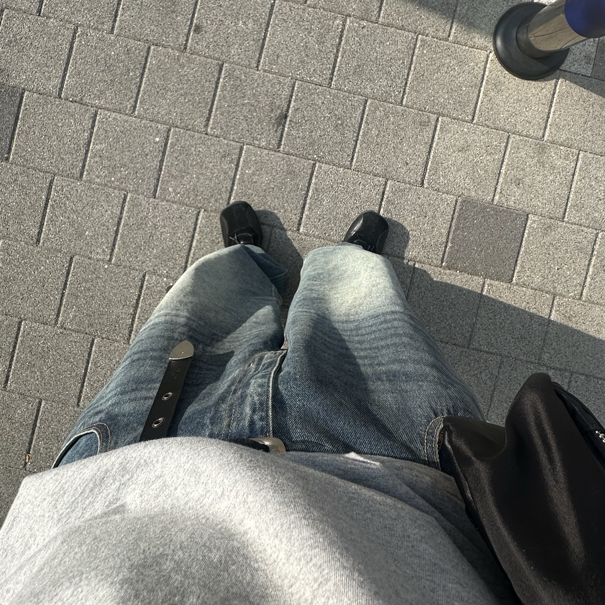 Pemont Square Black 착용 스타일