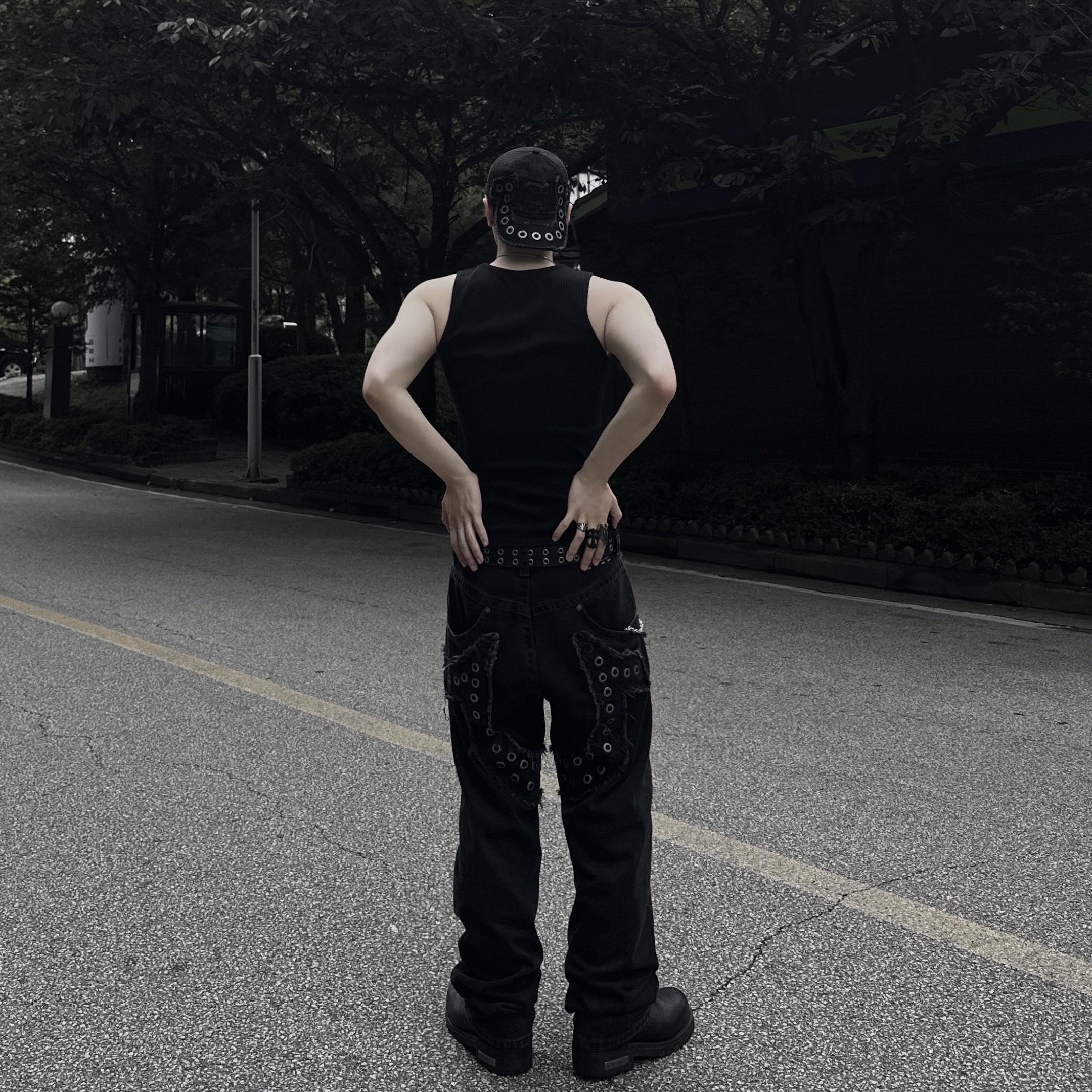 Supreme Chain Zippo Silver - 23SS, True Religion x Icyto Danger Horse Shoe Denim Pants Black 착용 스타일 - 3
