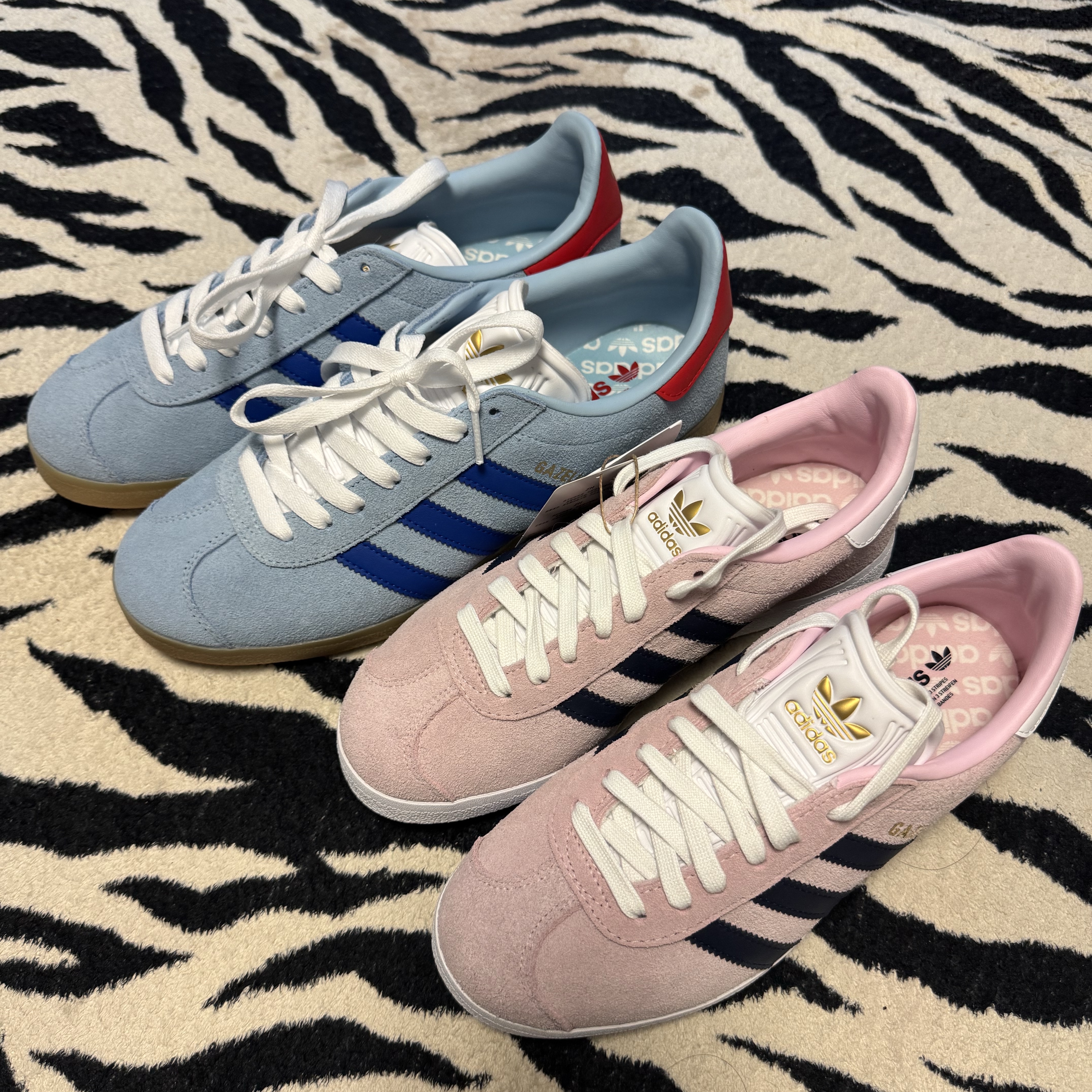 Adidas Gazelle Spikeless Golf Shoes Clear Sky Royal Blue 착용 스타일 - 2