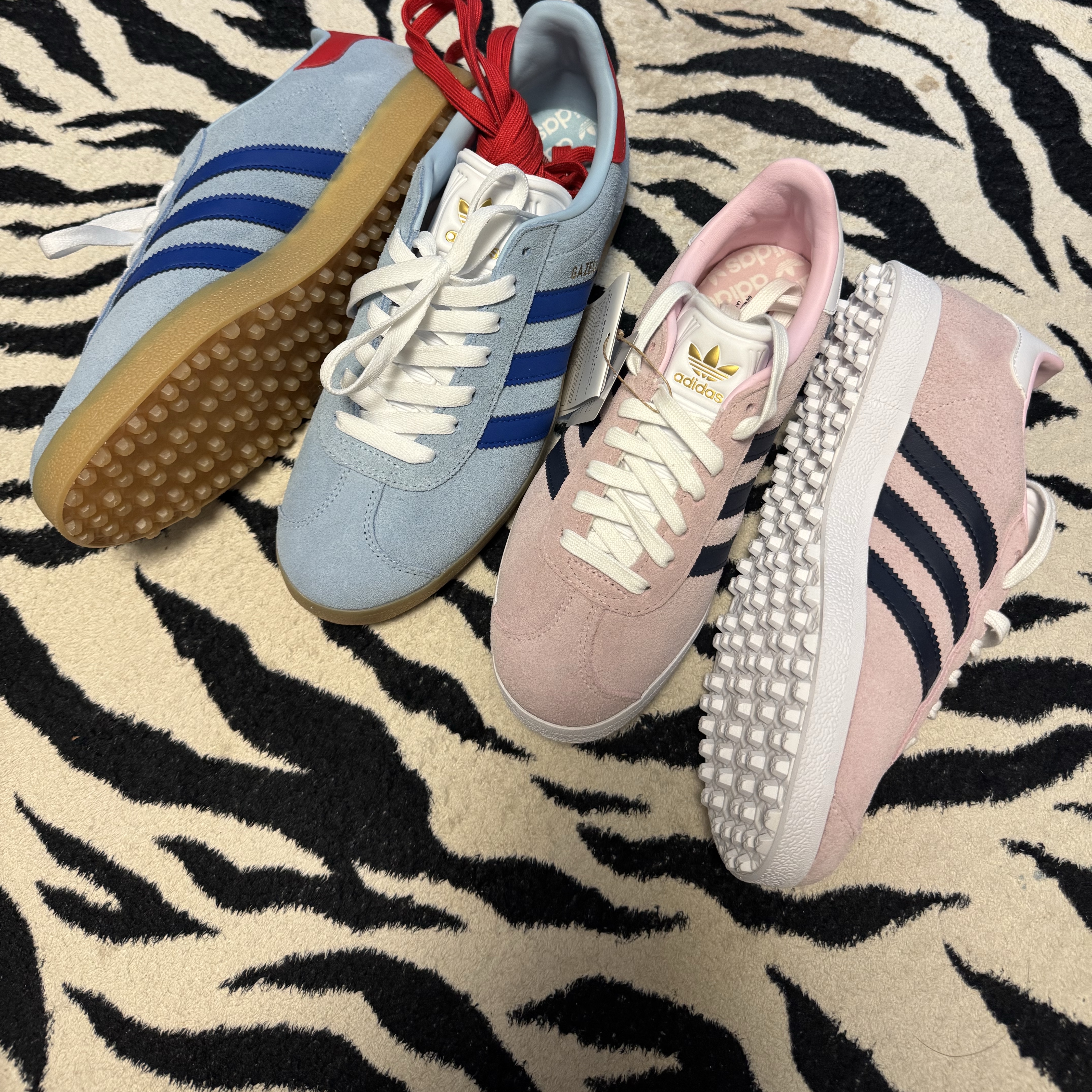 Adidas Gazelle Spikeless Golf Shoes Clear Sky Royal Blue 착용 스타일 - 1