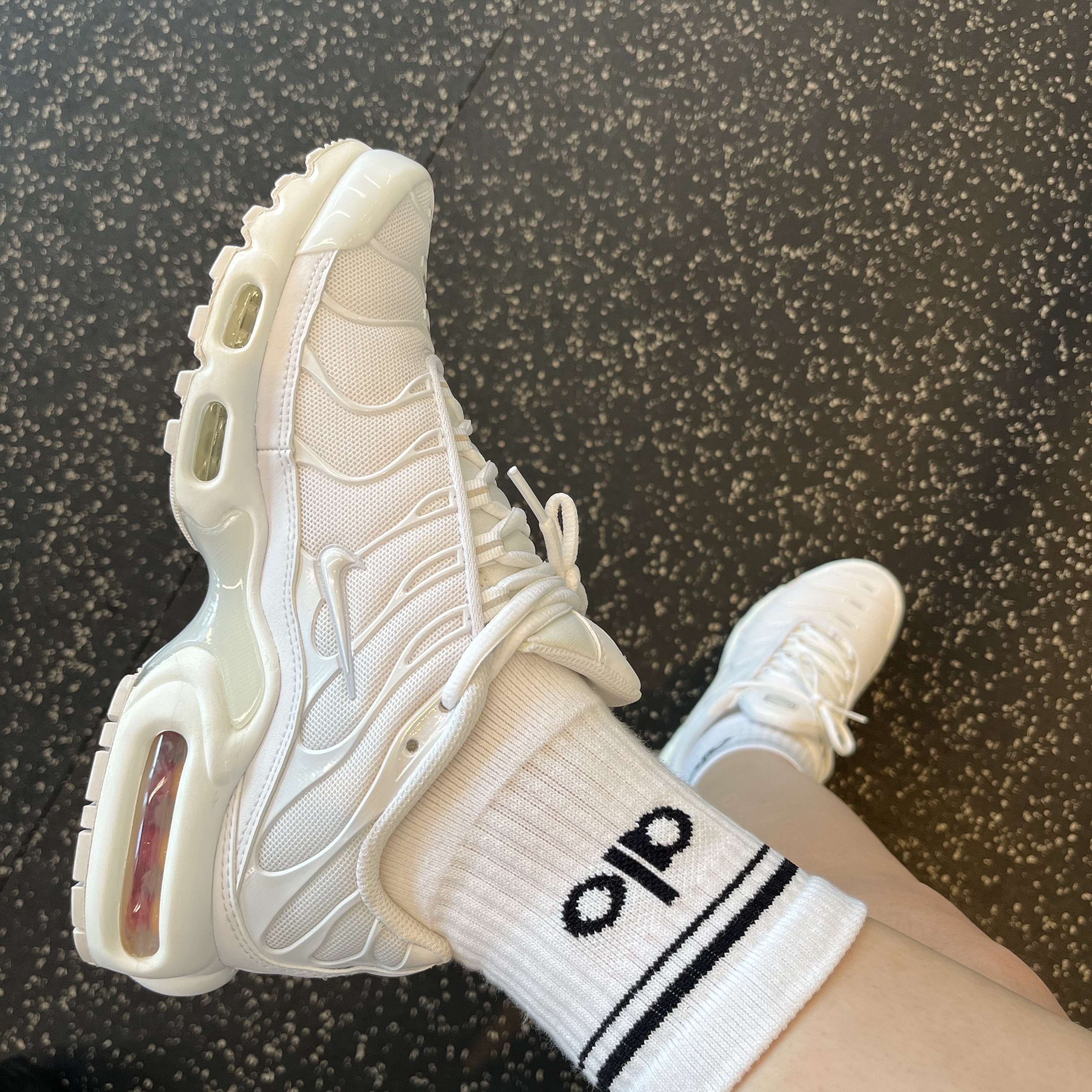 (W) Nike Air Max Plus Triple White 착용 스타일