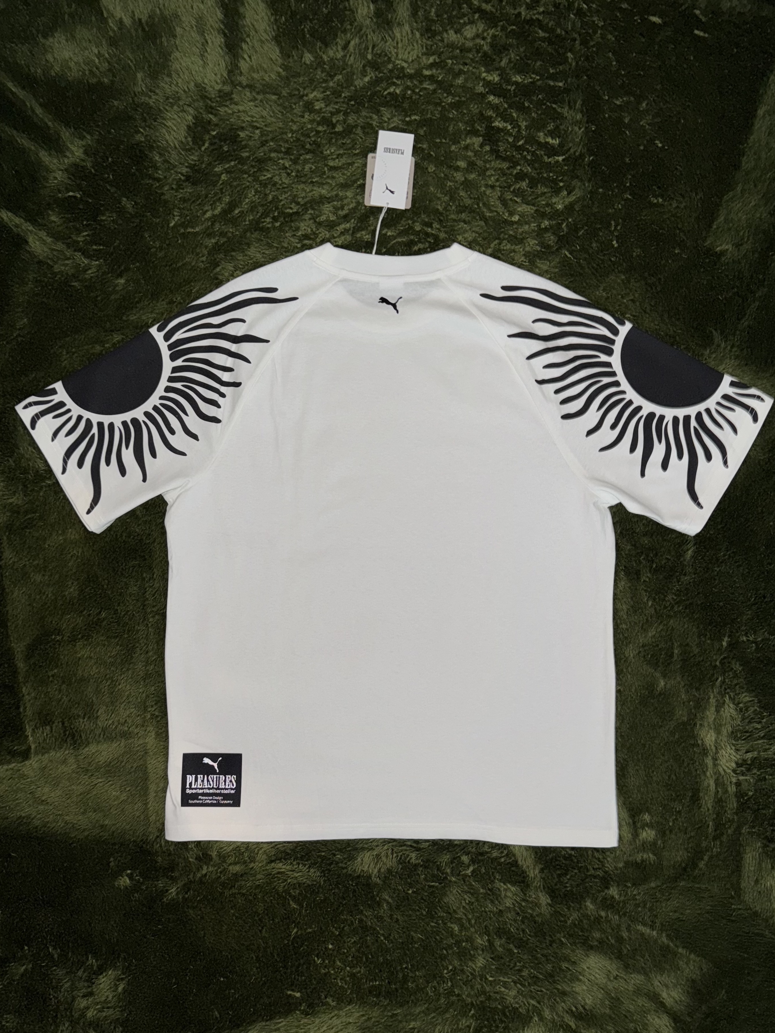 Puma x Pleasures Sun Graphic T-shirt White 착용 스타일 - 6