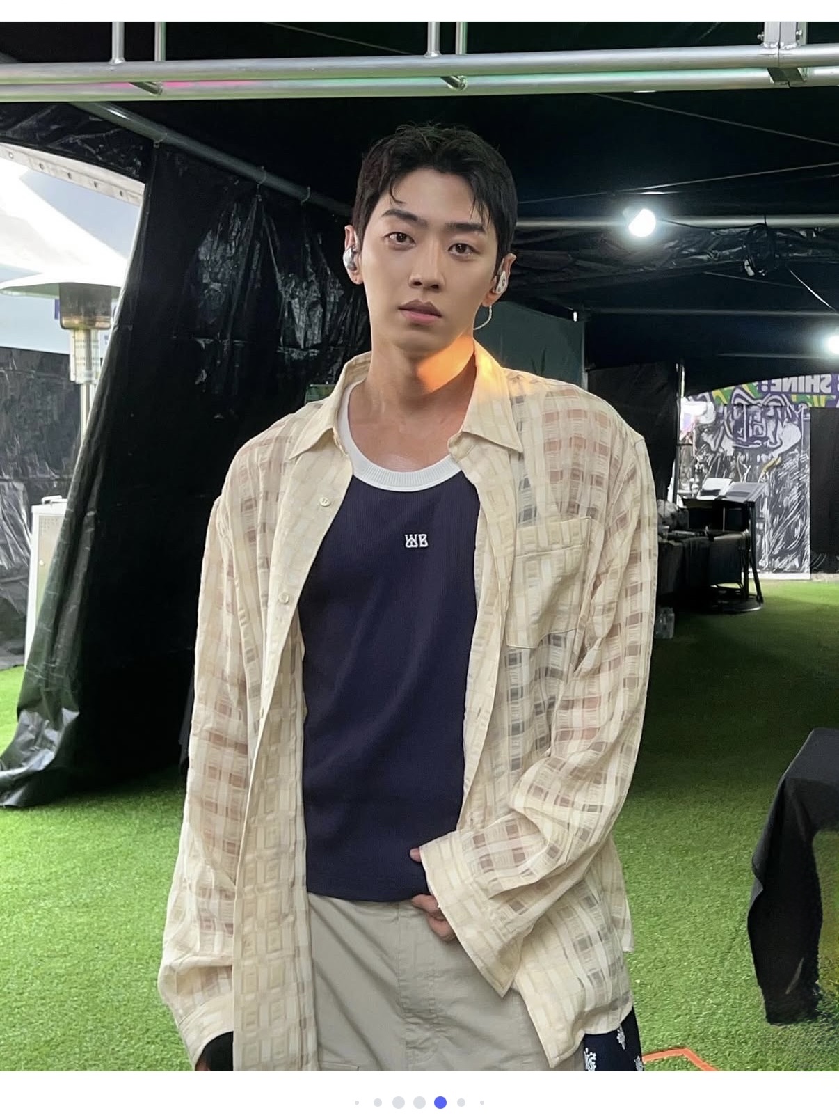 STU Comfortable Check Shirt Beige 착용 스타일 - 1