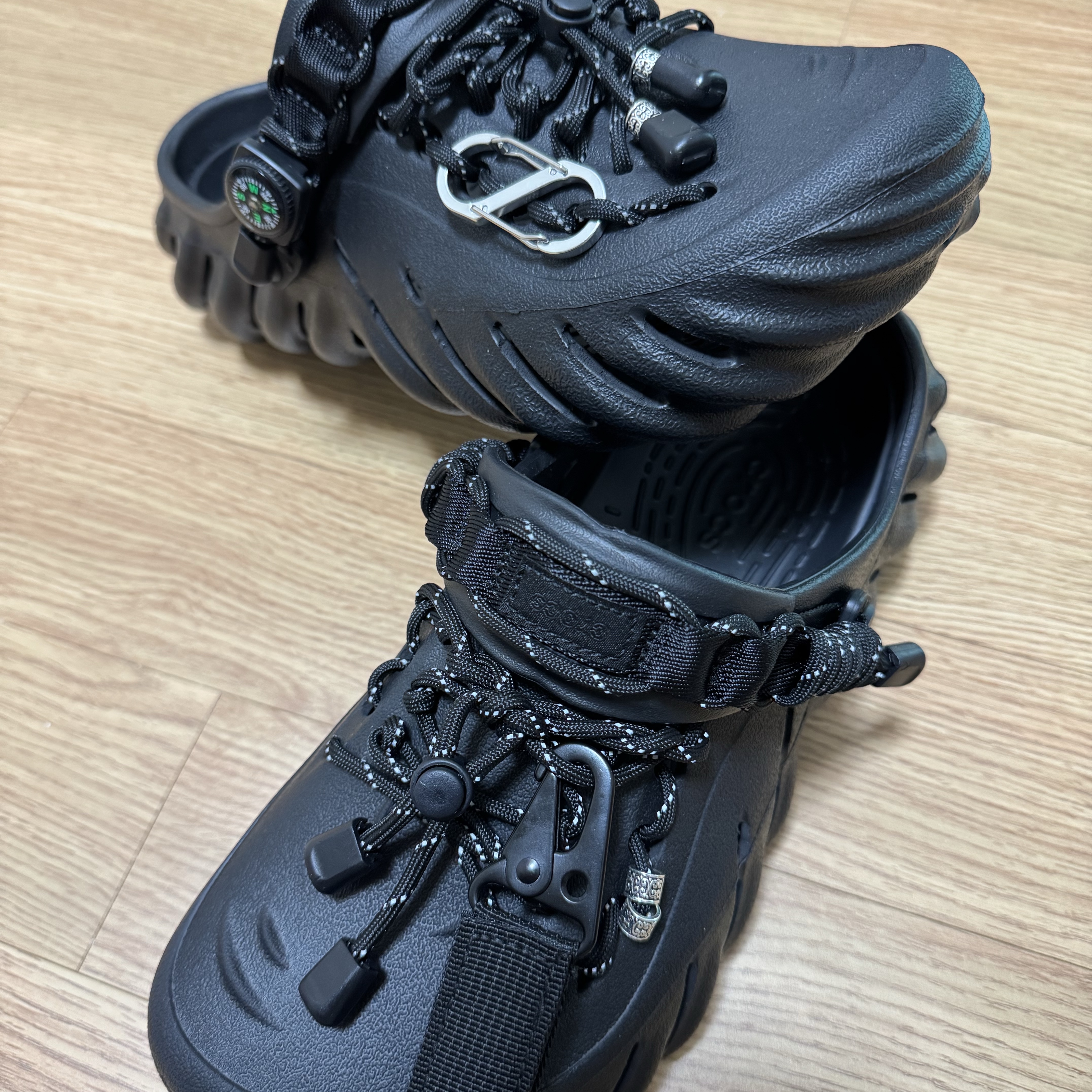 Crocs Echo Clog Black 착용 스타일