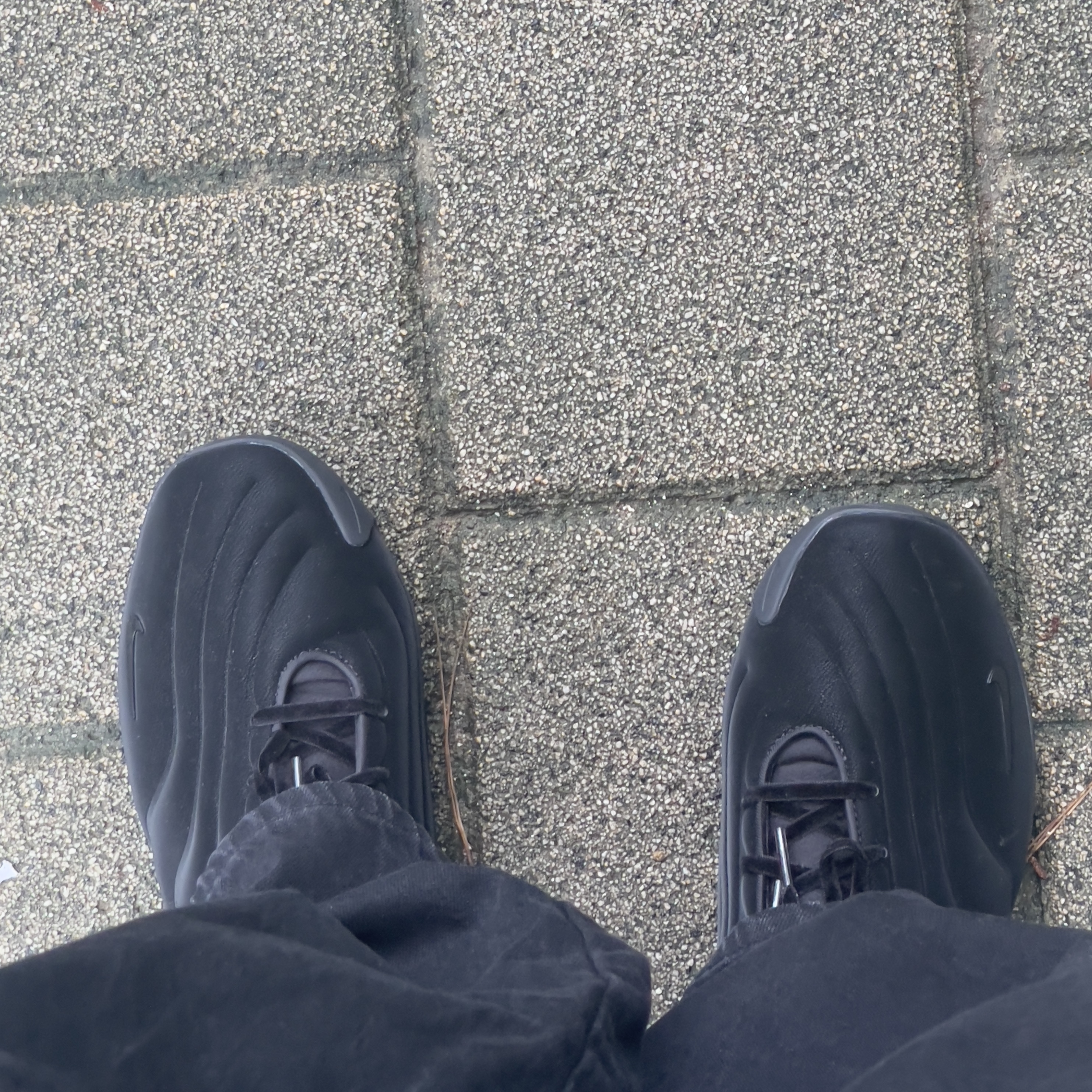 (W) Nike Astra Ultra Triple Black 착용 스타일 - 3