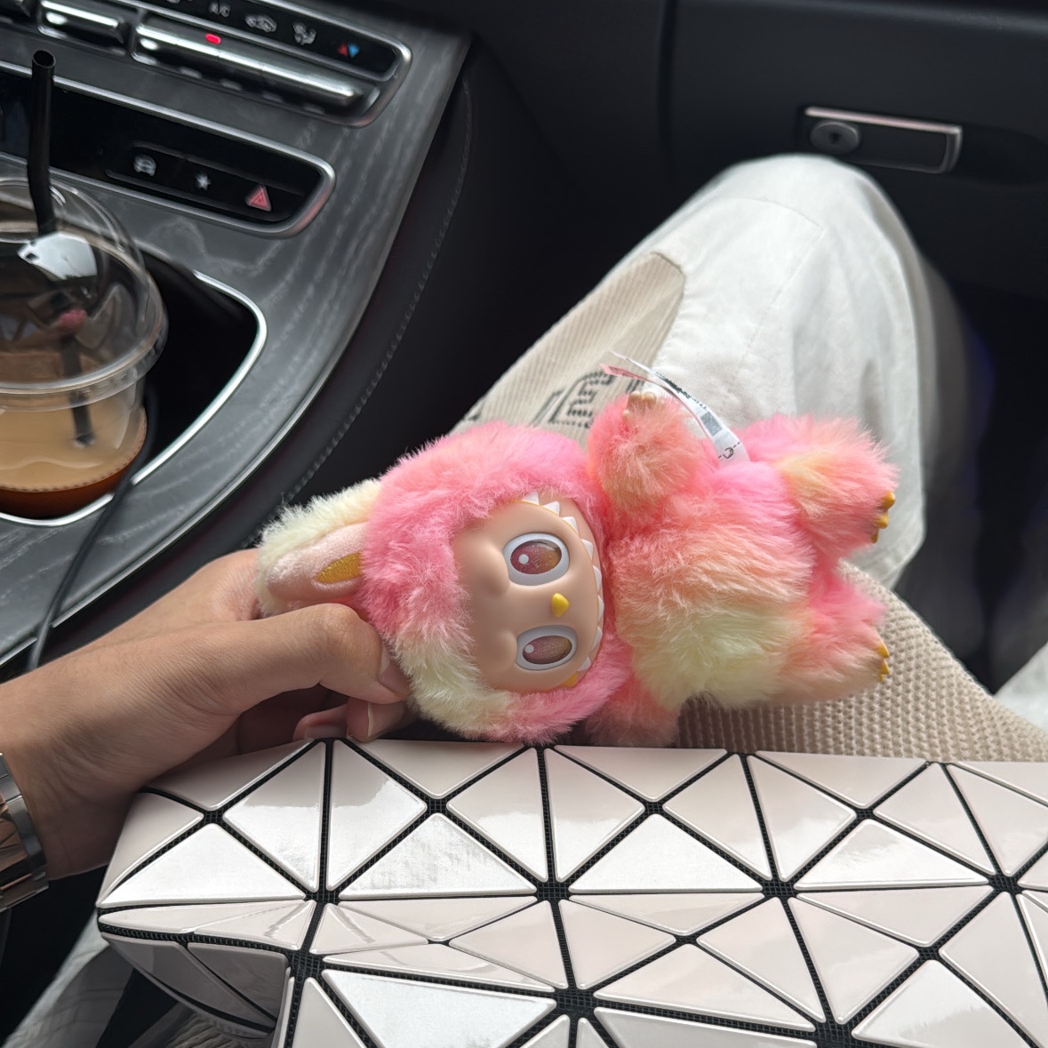 Pop Mart Labubu The Monsters Highlight Series Luck Keyring (Opened Case), Pop Mart Labubu The Monsters Highlight Series Happiness Keyring (Opened Case) 착용 스타일 - 2