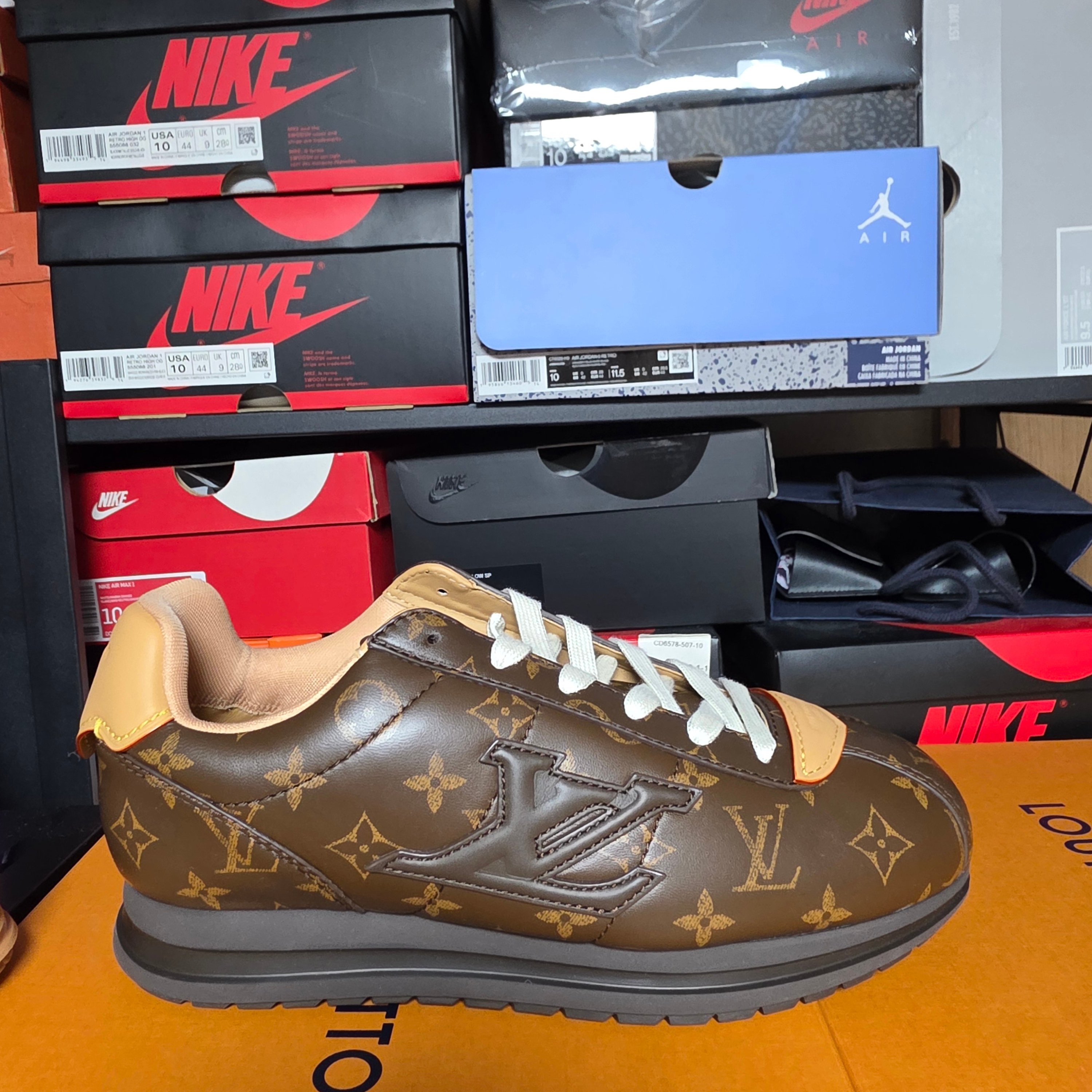 Louis Vuitton LV Buttersoft Sneakers Macassar, Louis Vuitton LV Buttersoft Sneakers Beige 착용 스타일 - 2