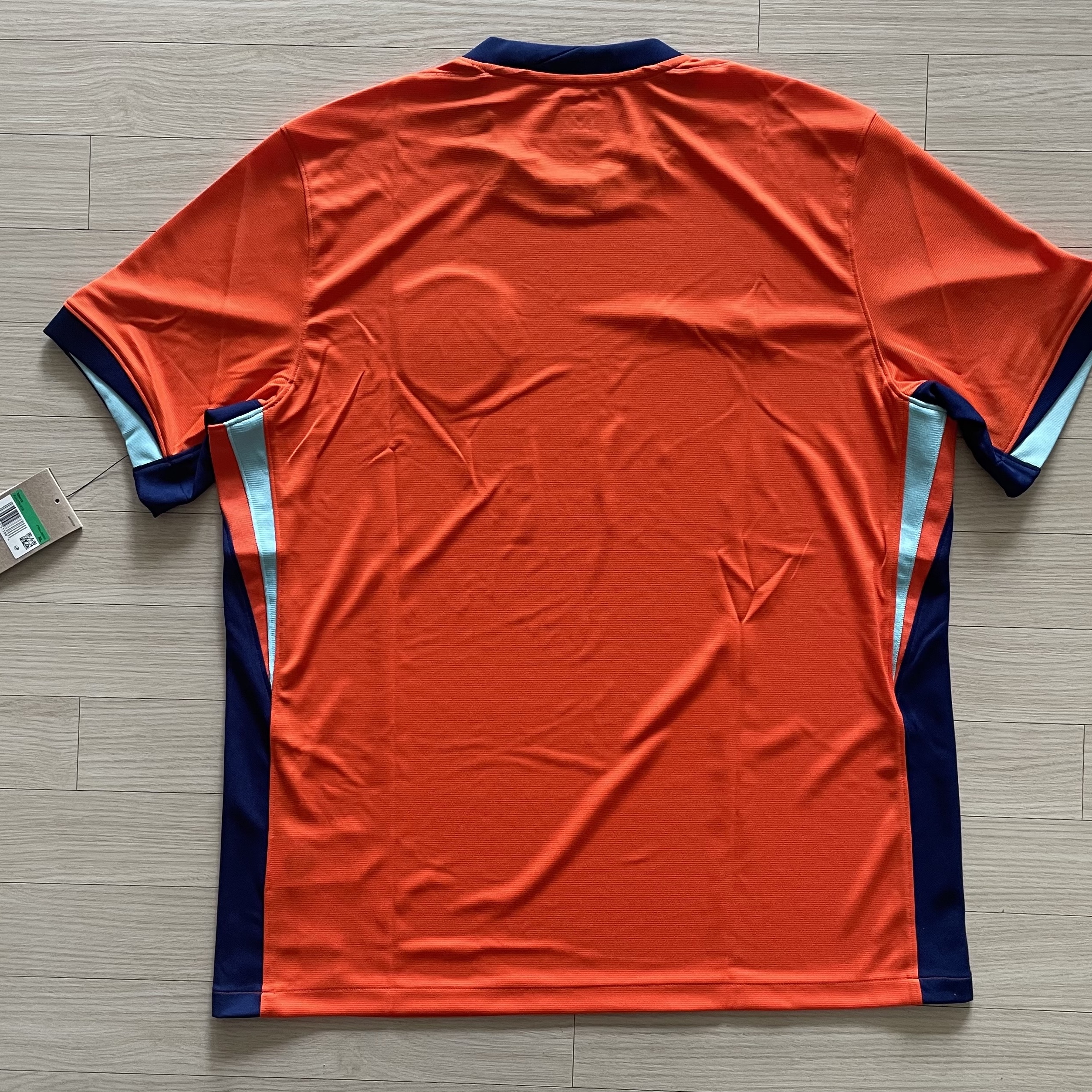 Nike Netherlands 2024/25 Dri-Fit Stadium Home Replica Jersey Safety Orange (Non Marking Ver.) 착용 스타일 - 2