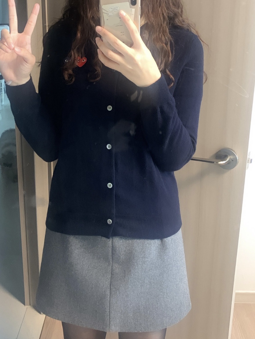 (W) Play Comme des Garcons Double Heart Cardigan Navy 착용 스타일