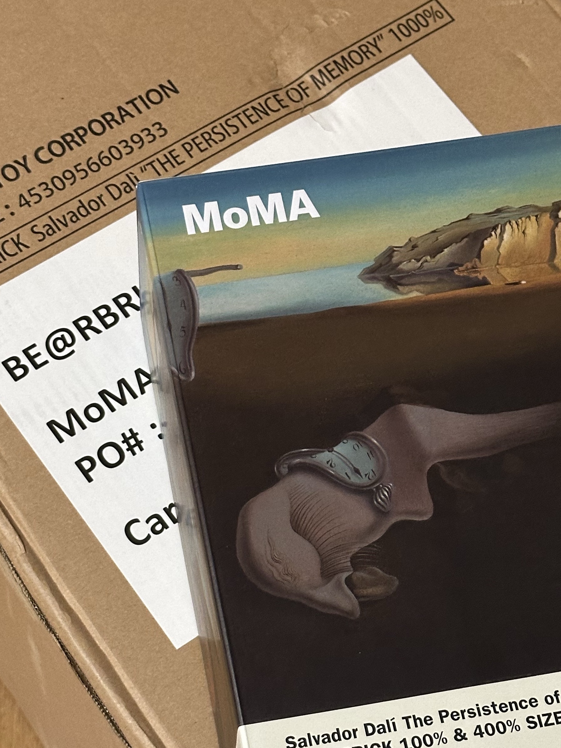 Bearbrick x MoMA Salvador Dali The Persistence of Memory 1000%, Bearbrick x MoMA Salvador Dali The Persistence of Memory 100% & 400% Set 착용 스타일 - 2