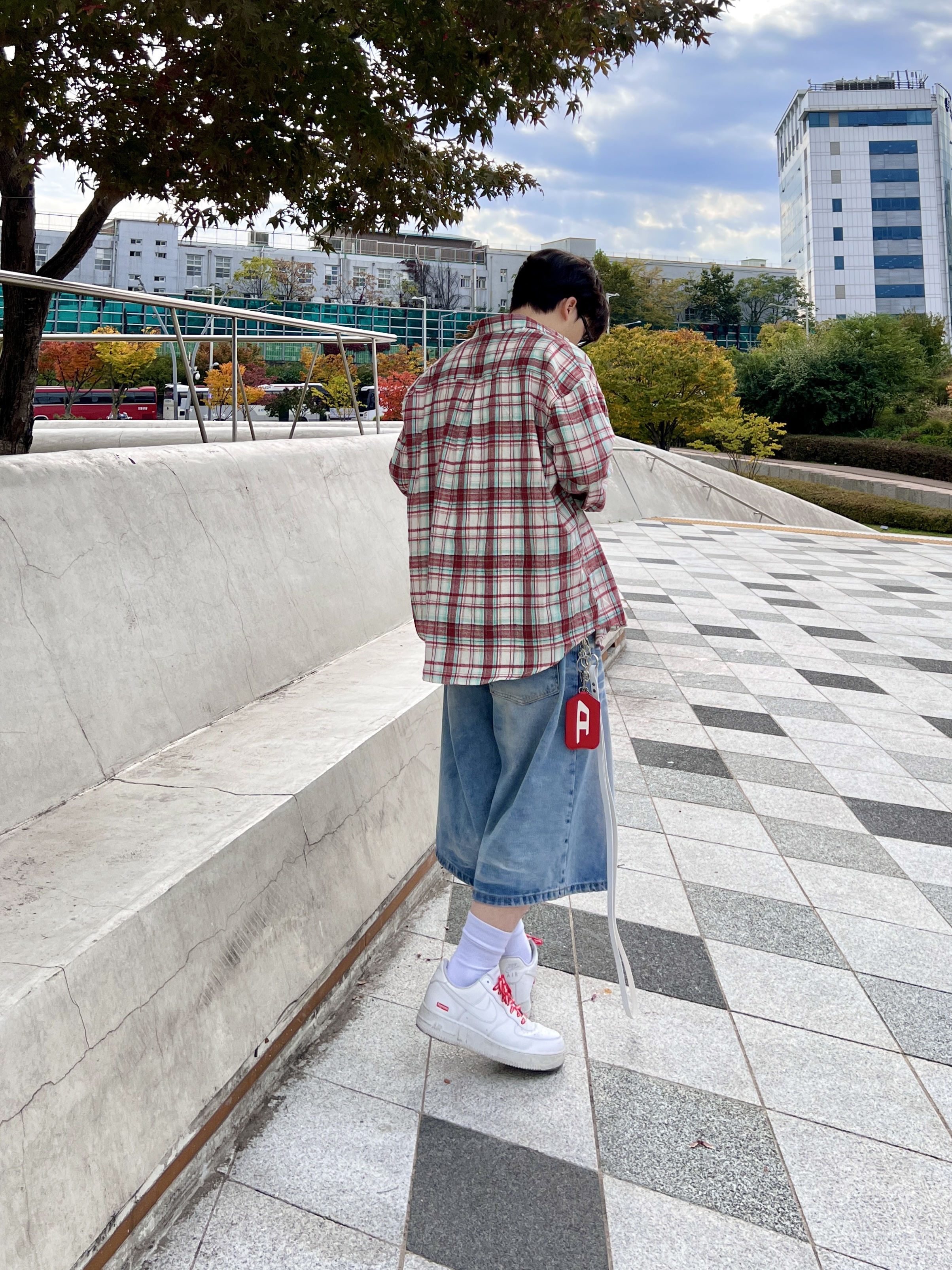 Nike x Supreme Air Force 1 Low White 착용 스타일 - 2
