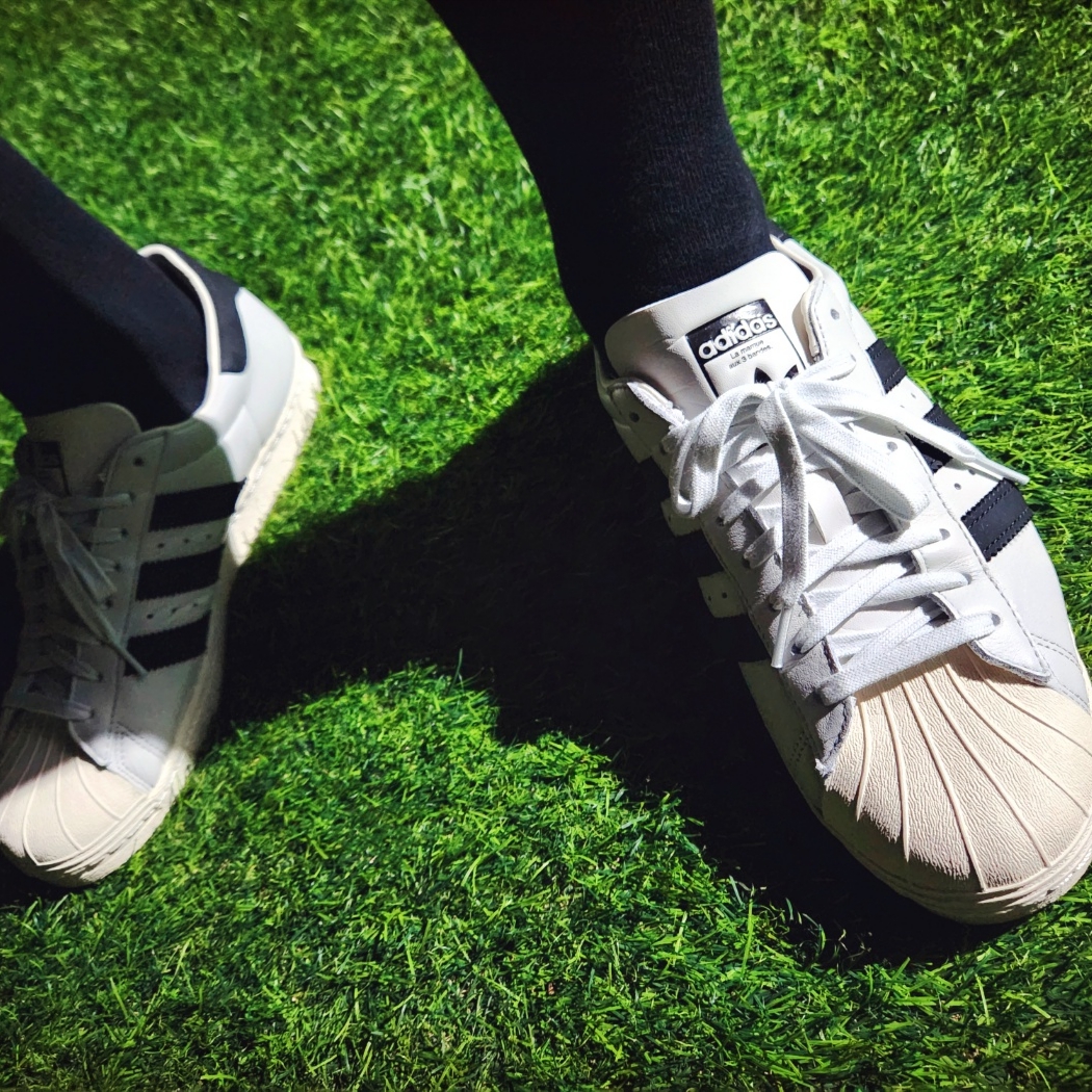 Yeezy Gap Engineered By Balenciaga Dove No Seam T-Shirt Black, Adidas Superstar Recon White Black 착용 스타일 - 4
