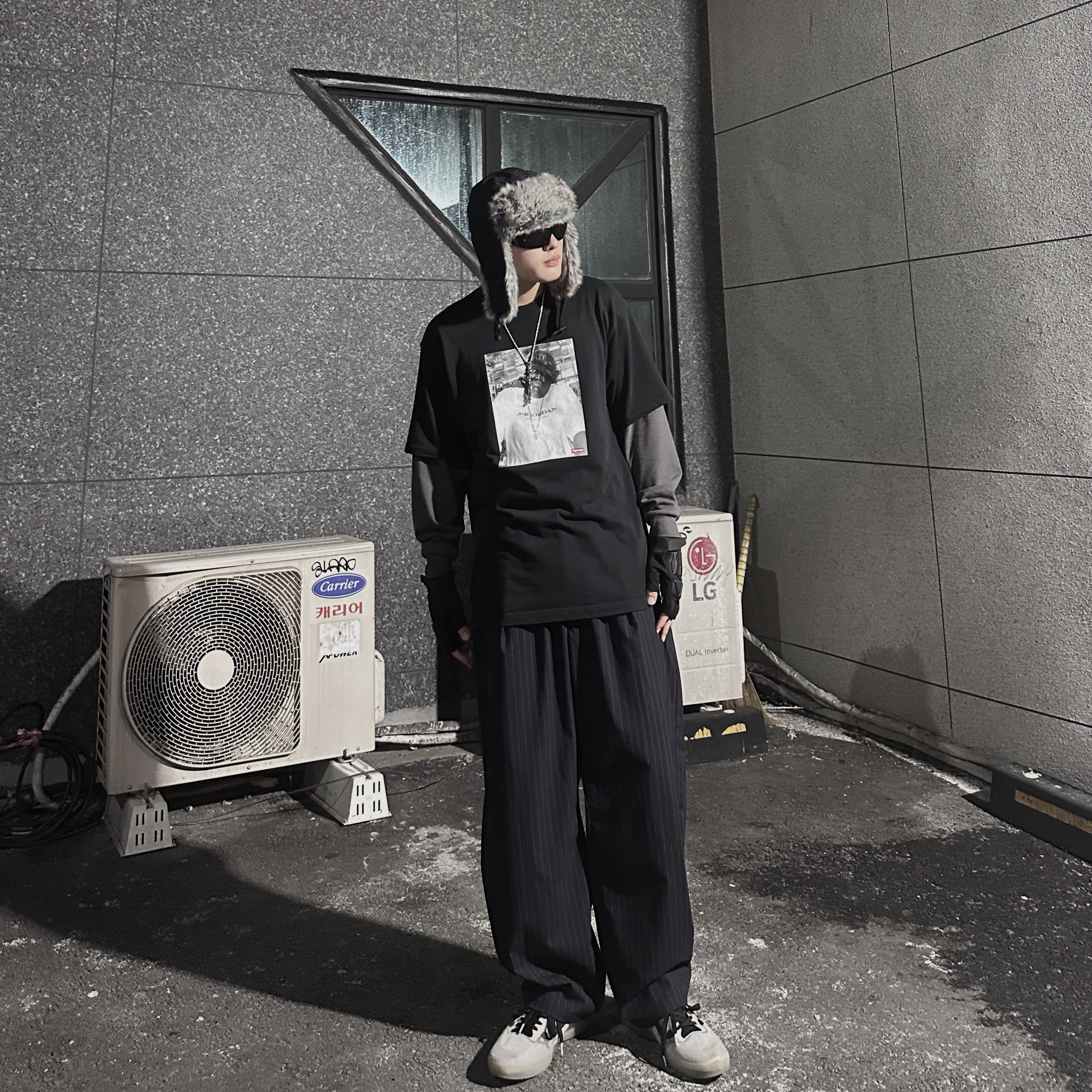 Supreme x Jordan Biggie S/S Top Black - 24FW, Supreme x Jordan Biggie S/S Top White - 24FW 착용 스타일 - 5