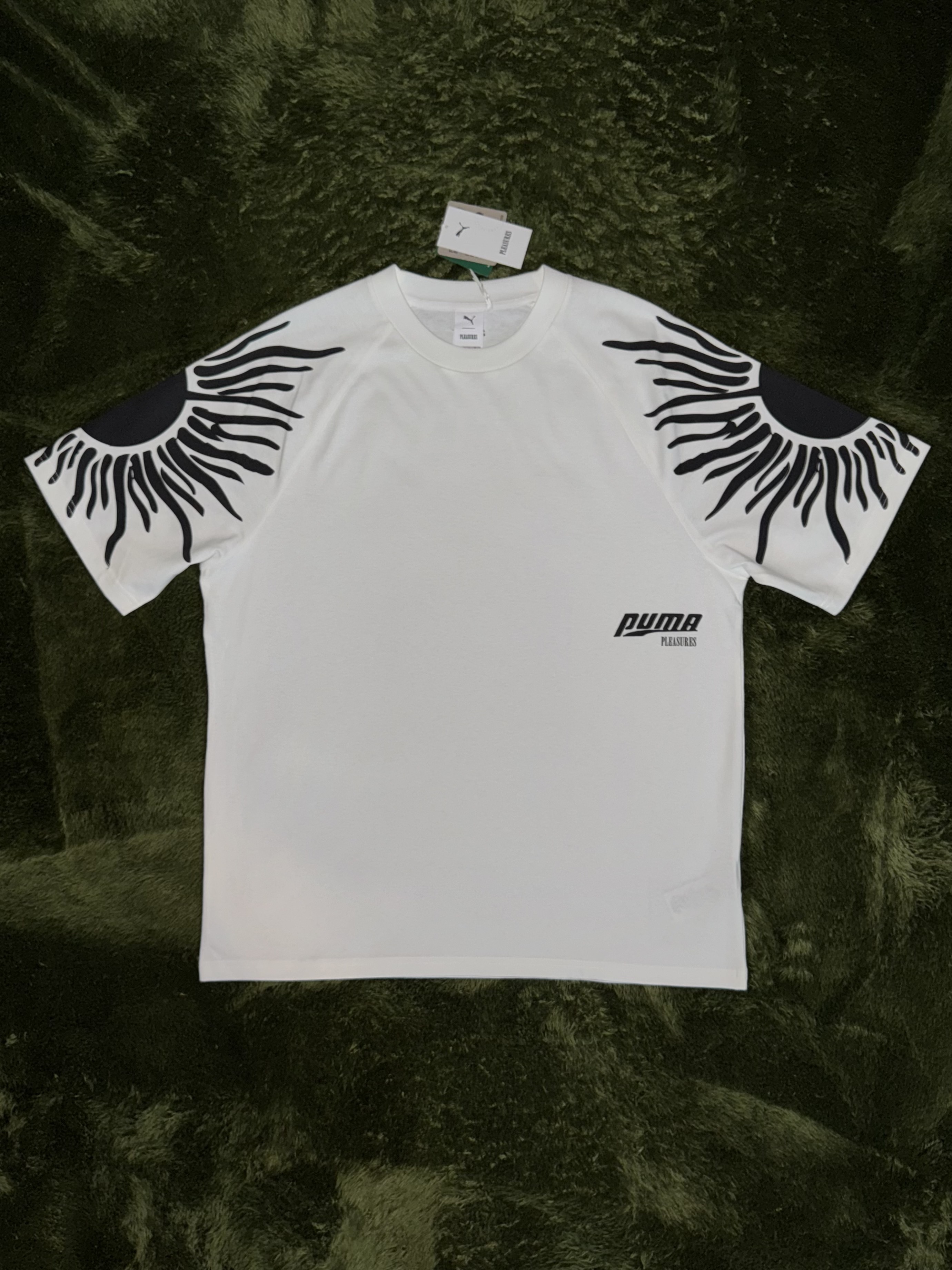 Puma x Pleasures Sun Graphic T-shirt White 착용 스타일 - 1