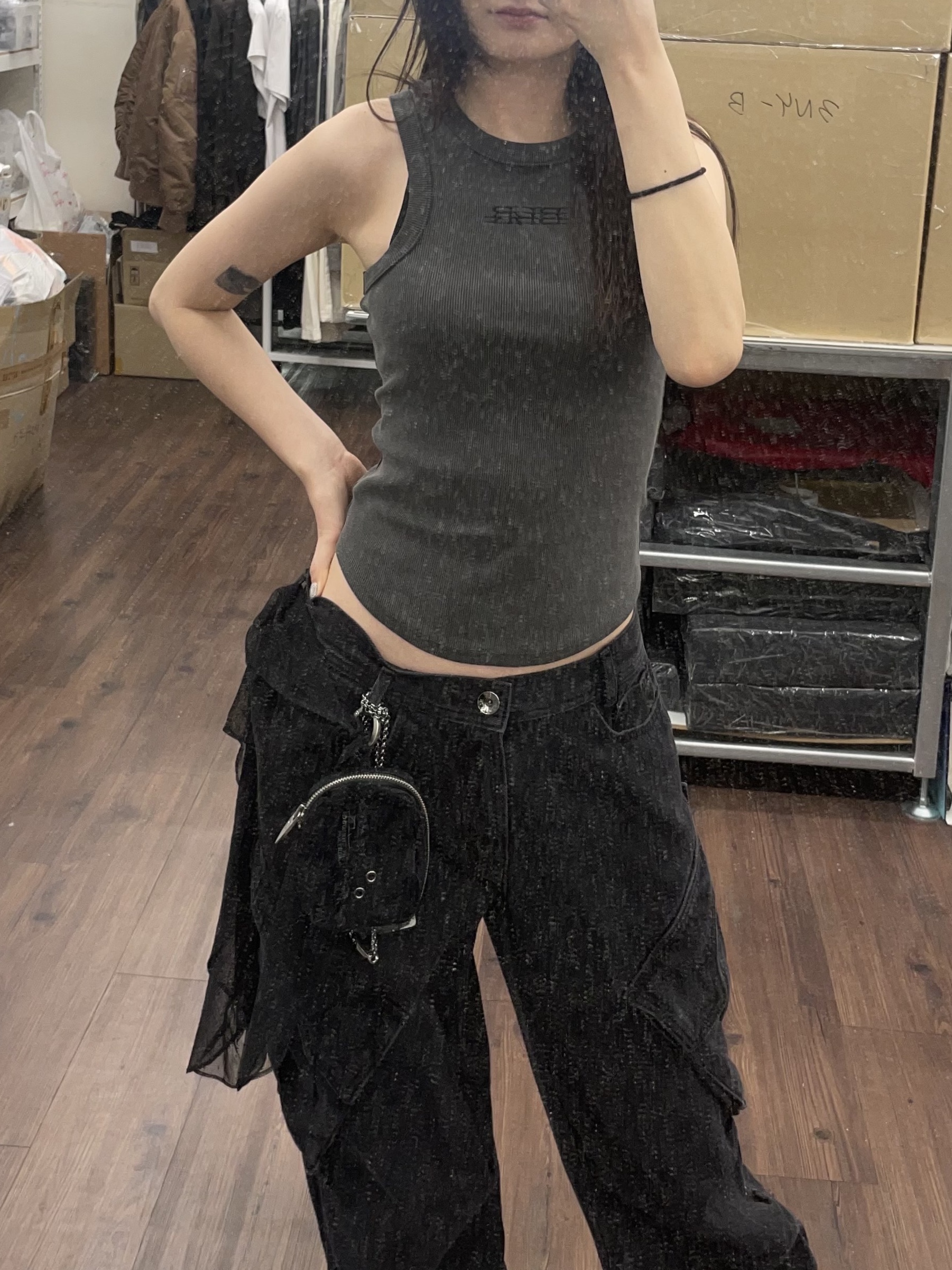 BLR Double BLR Logo Sleeveless Grey, BLR Asymmetrical Frill Strap Layered Skirt Black 착용 스타일 - 2