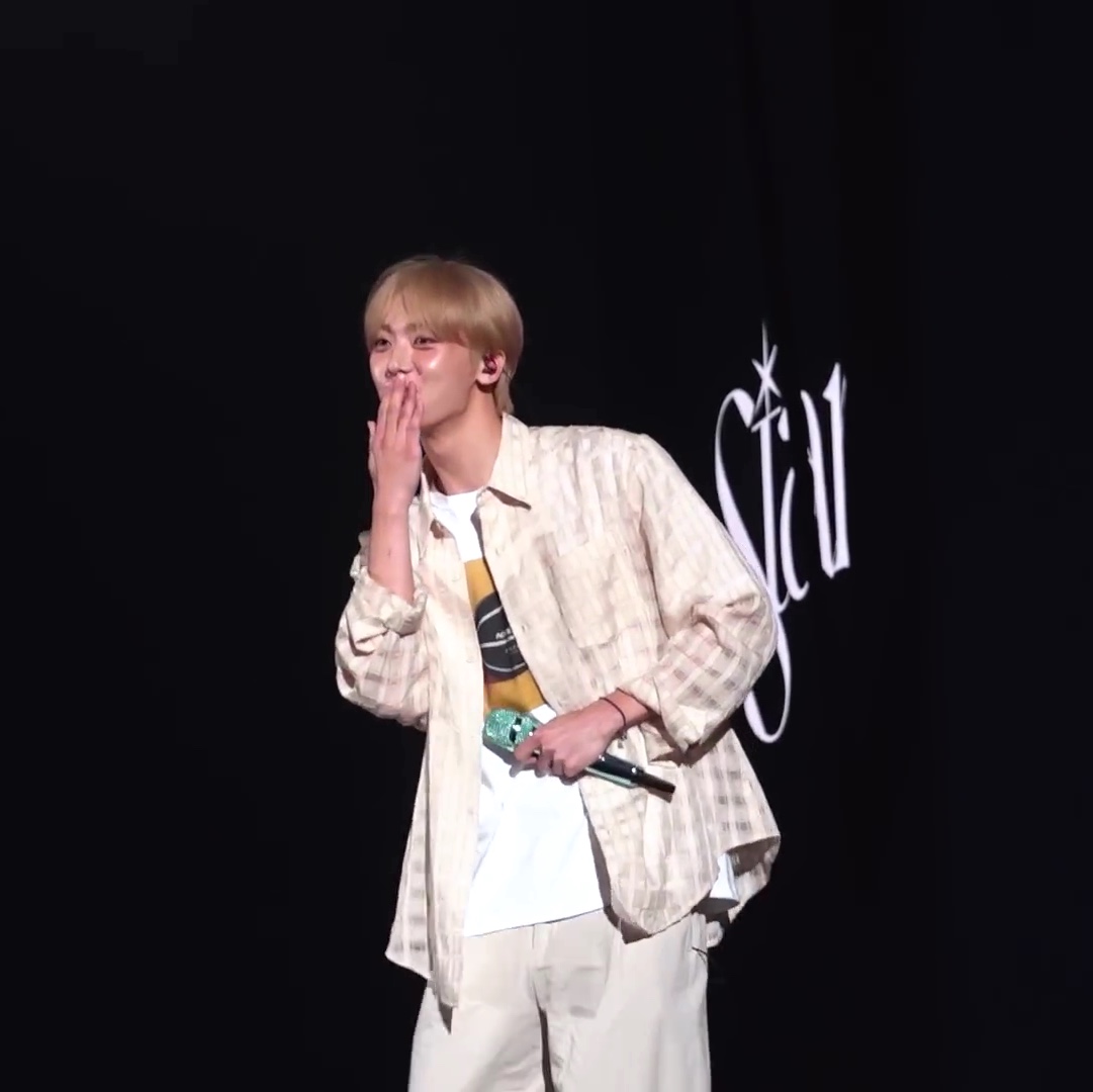 STU Comfortable Check Shirt Beige 착용 스타일 - 2