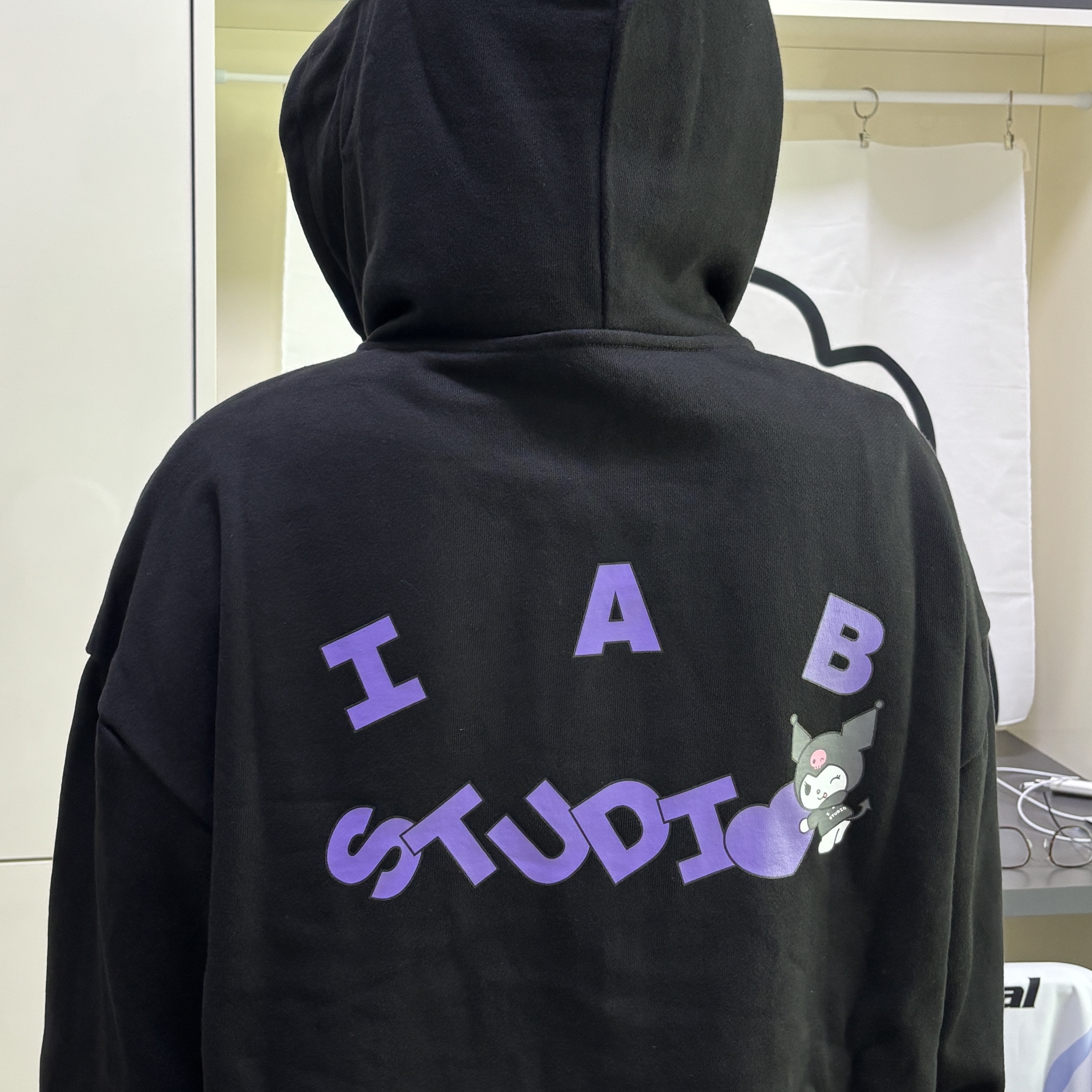 IAB Studio Kuromi Zip-Up Hoodie Black 착용 스타일 - 1