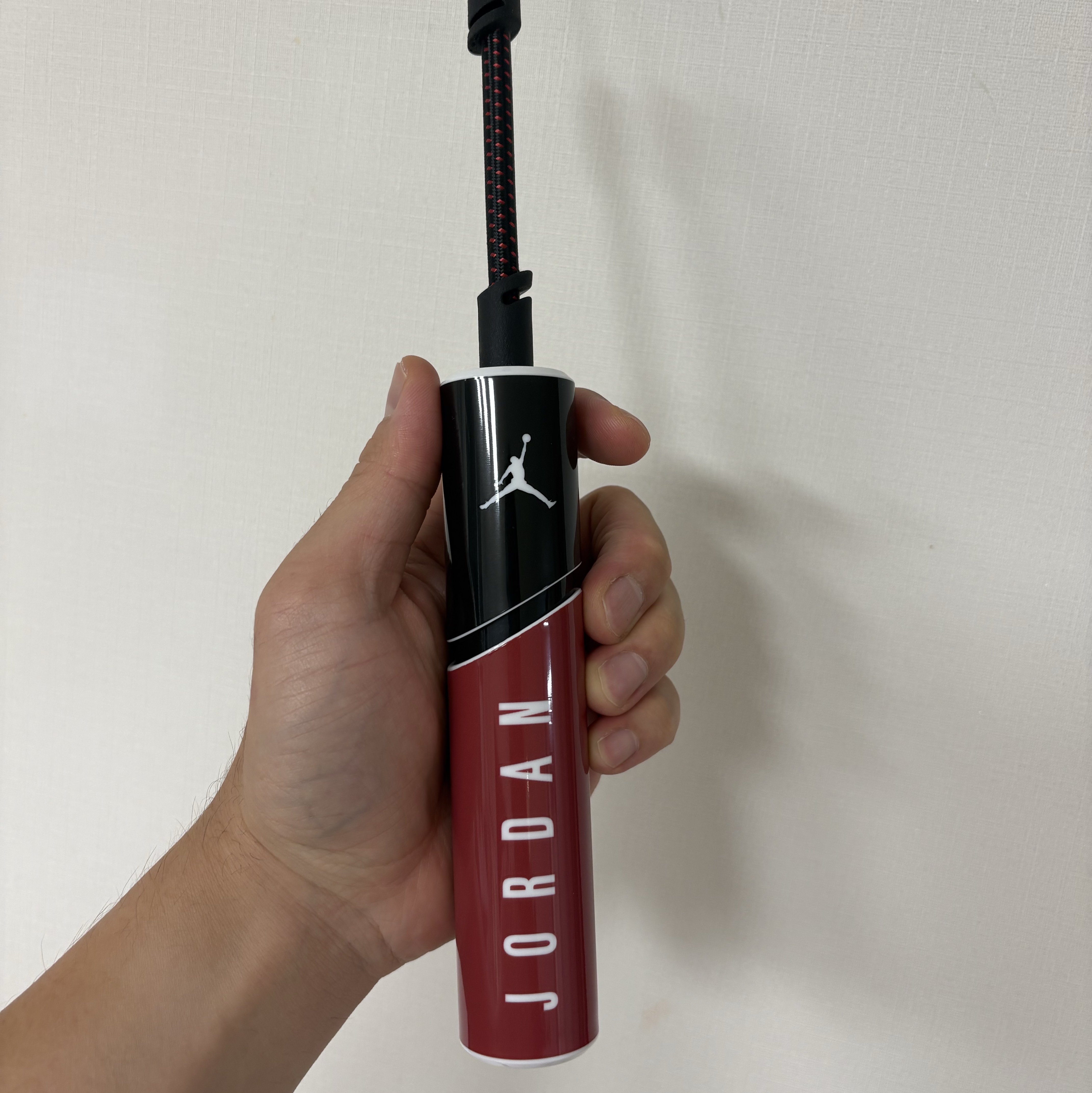 Jordan Essentials Ball Pump Black Gym Red 착용 스타일