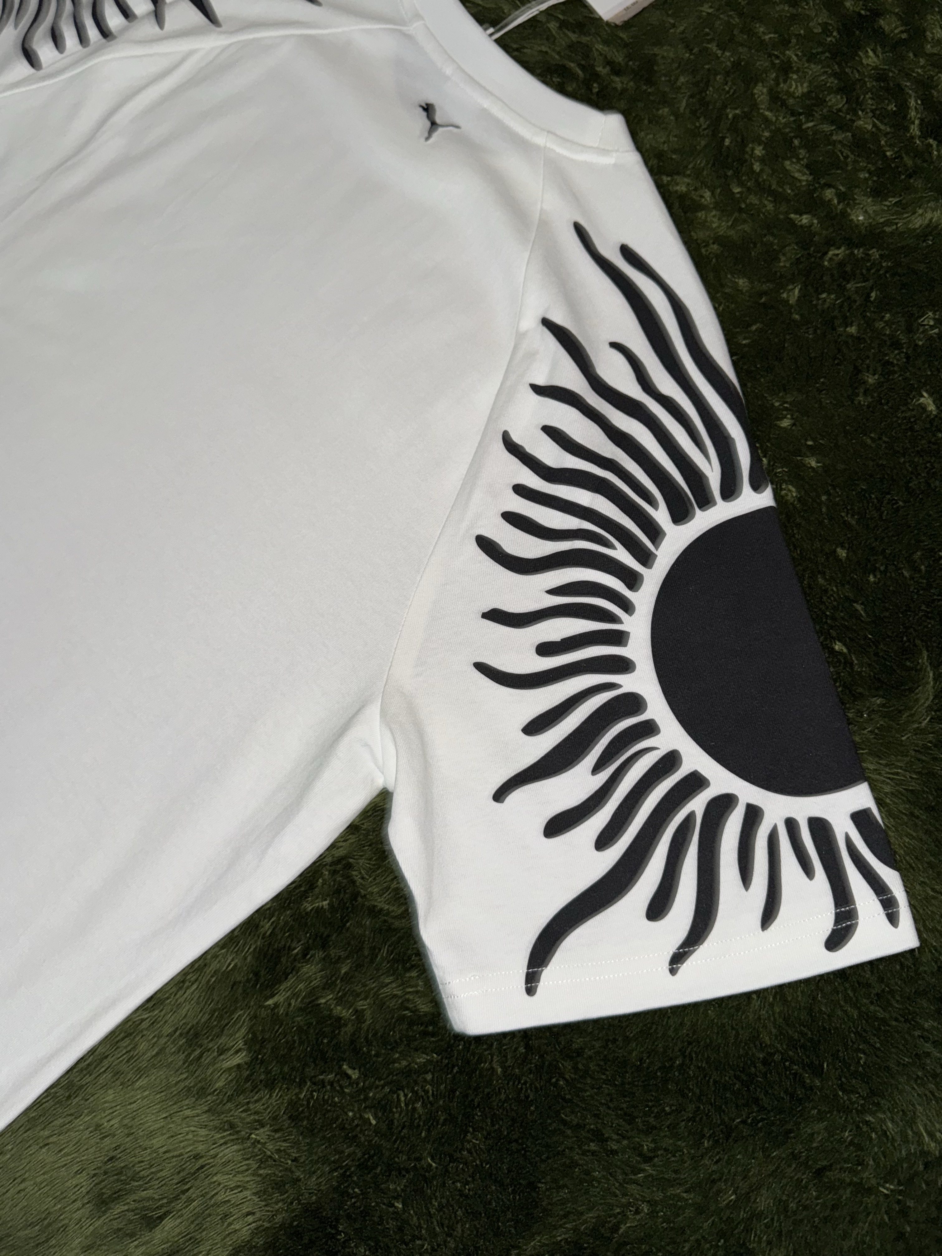 Puma x Pleasures Sun Graphic T-shirt White 착용 스타일 - 8