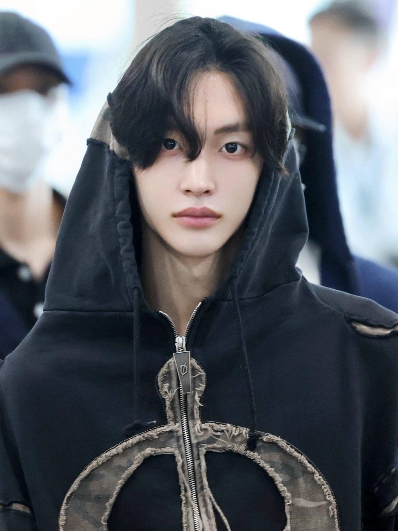IATF x Skoot Grow Op Hood Zip Up Black 착용 스타일 - 2