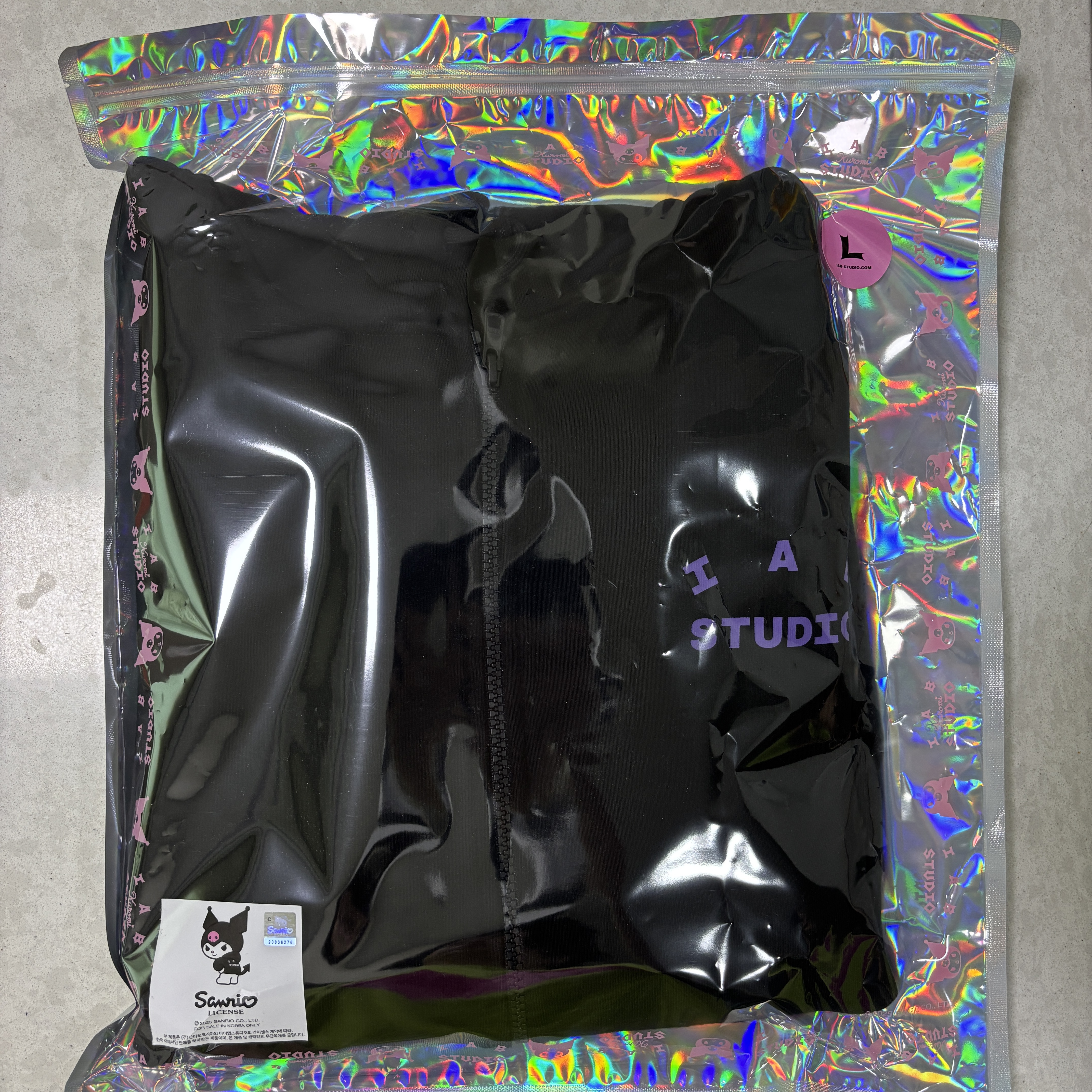 IAB Studio Kuromi Zip-Up Hoodie Black 착용 스타일 - 2