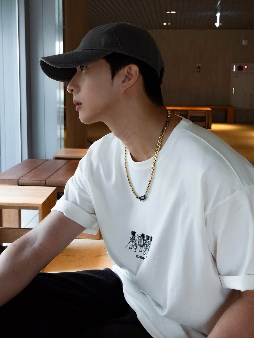 Diesel Dx1438 Two-Tone Stainless Steel Chain Necklace Gold 착용 스타일