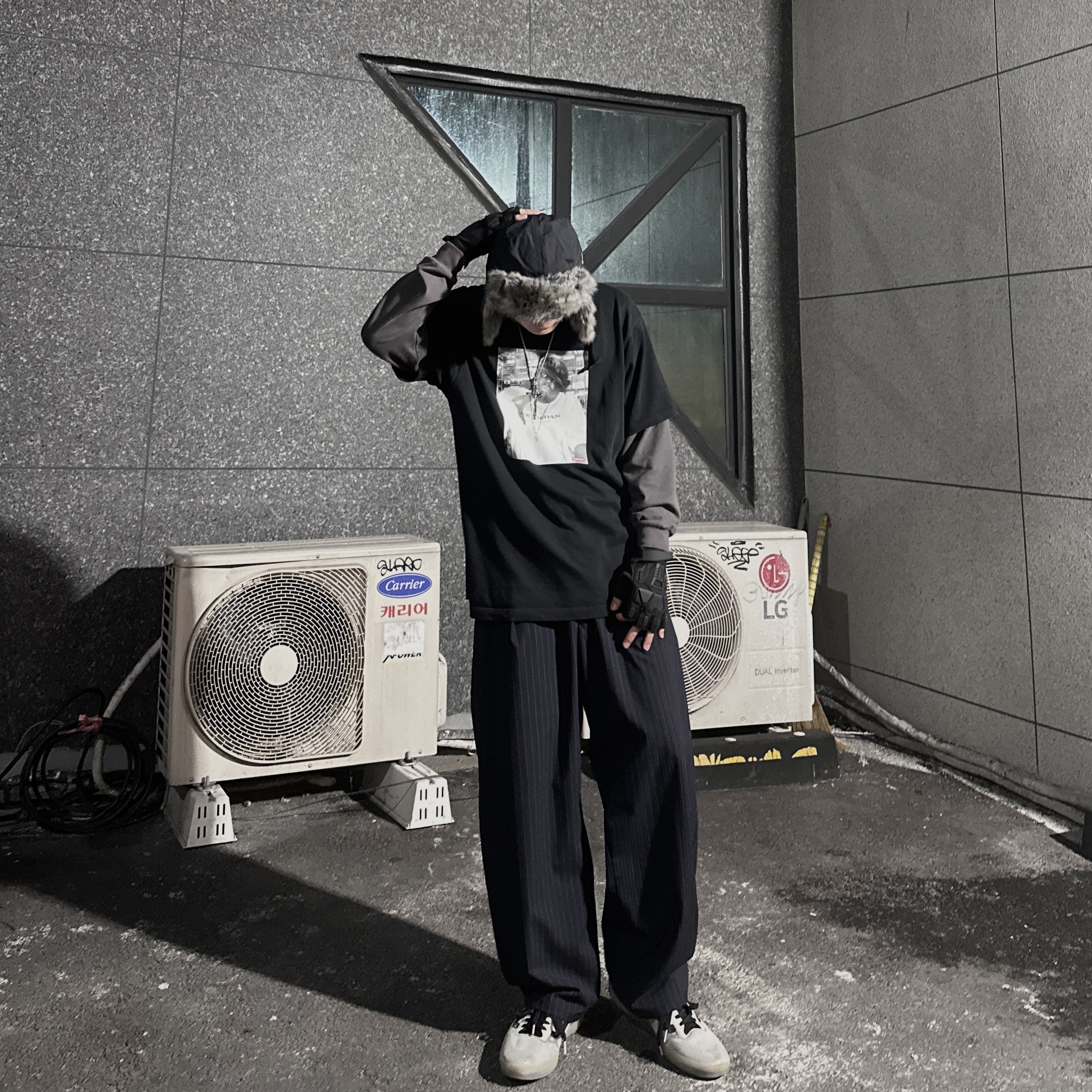 Supreme x Jordan Biggie S/S Top Black - 24FW, Supreme x Jordan Biggie S/S Top White - 24FW 착용 스타일 - 4