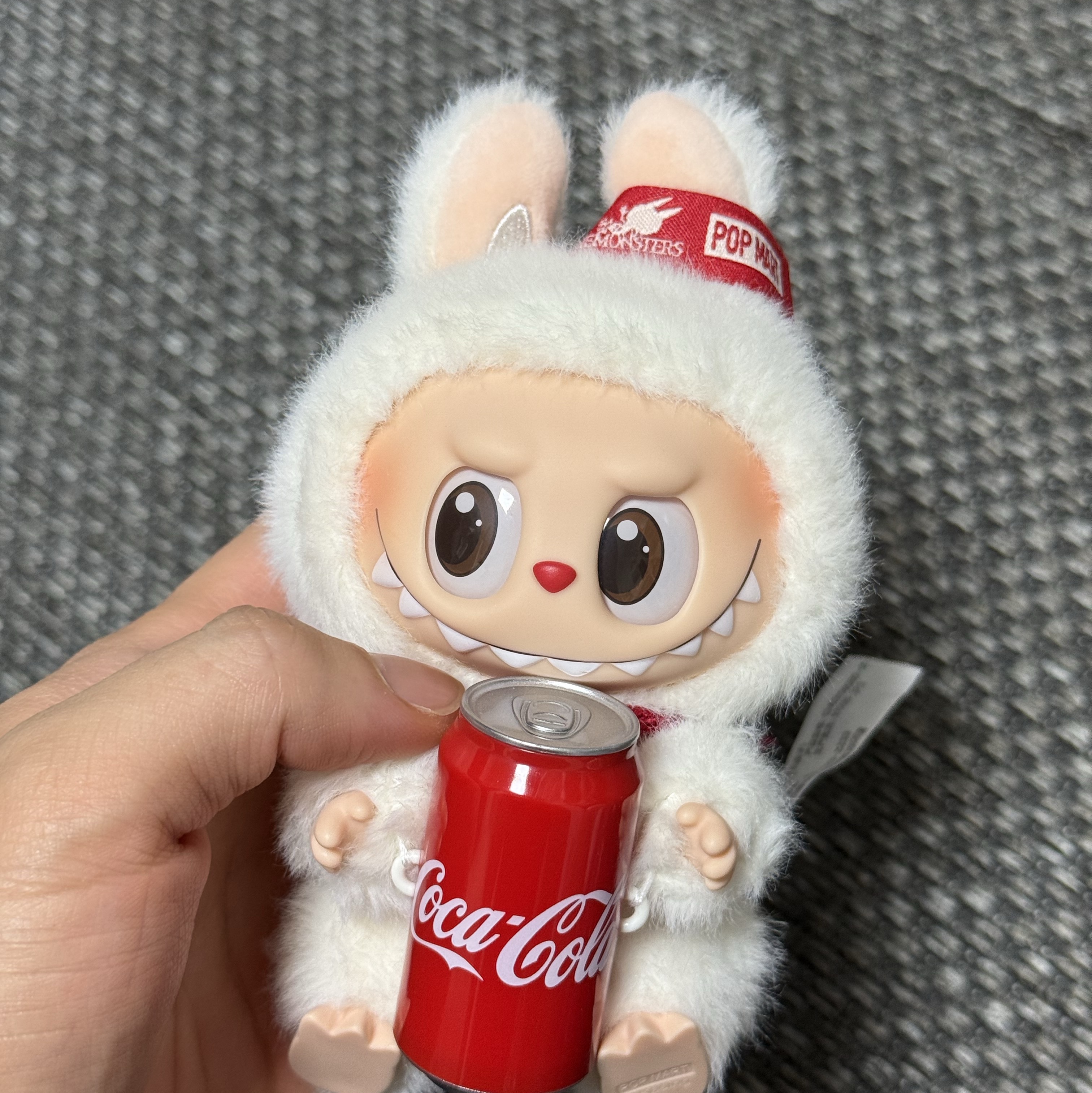 Pop Mart Labubu Coca Cola Series Happy Factor Keyring (Opened Case) 착용 스타일 - 1