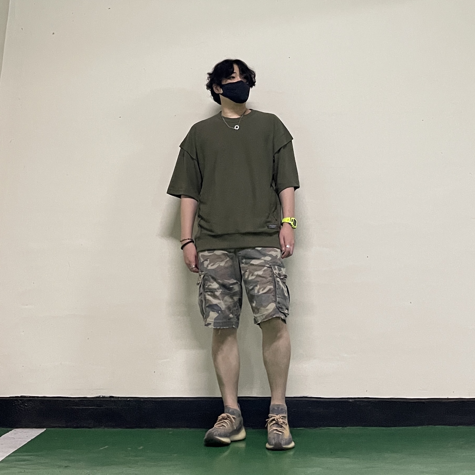 Adidas Yeezy Boost 380 Mist - Non-Reflective, GU x Undercover Half Sleeve Sweatshirt Olive 착용 스타일 - 1